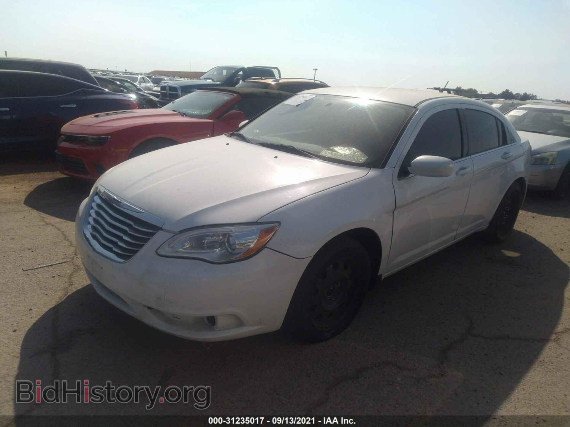 2013 CHRYSLER 200 - VIN: 1C3CCBAB3DN648137 - Фото 2