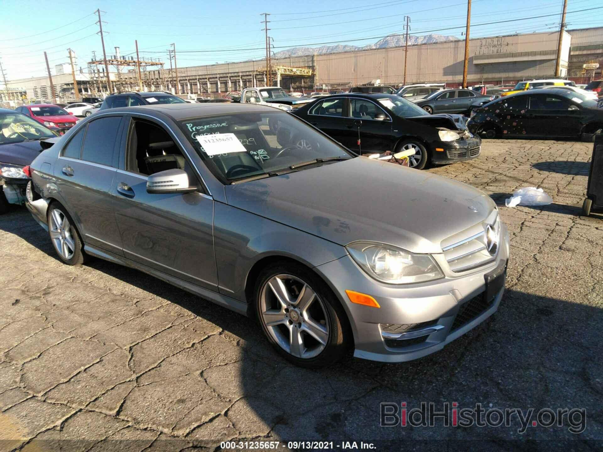 Photo WDDGF4HB0DR274056 - MERCEDES-BENZ C-CLASS 2013