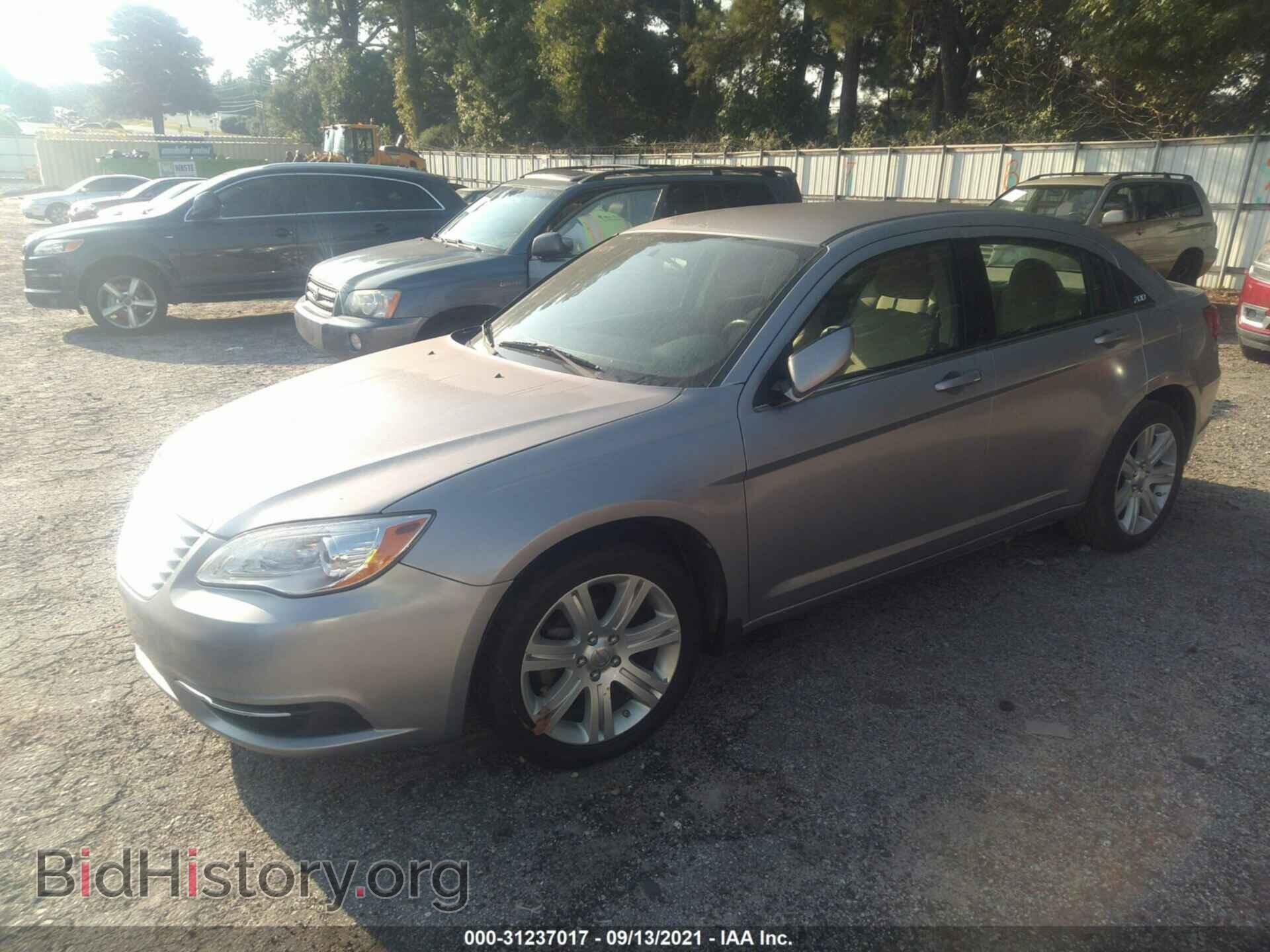 2013 CHRYSLER 200 - VIN: 1C3CCBBB0DN765480 - Фото 2