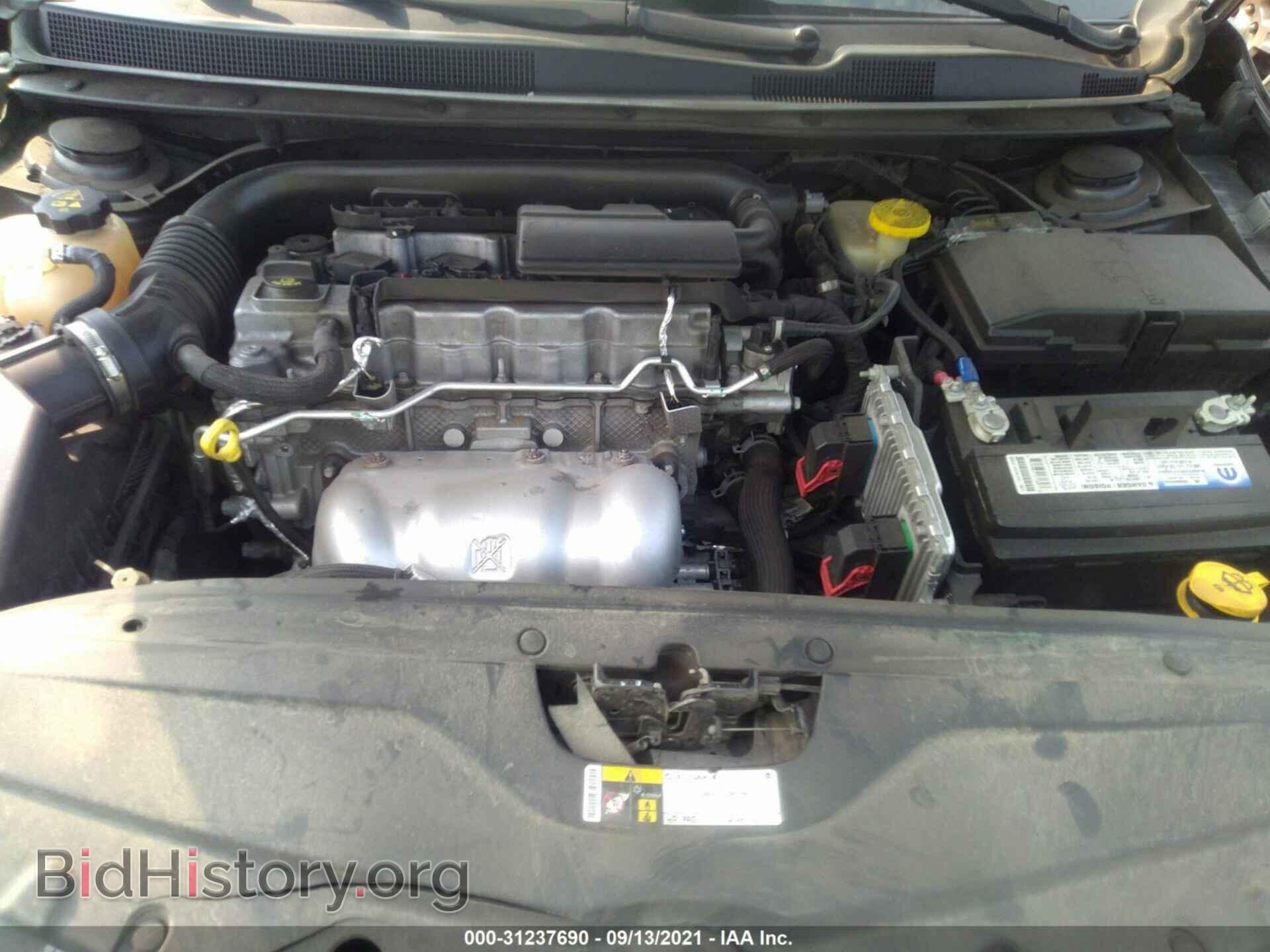 2016 CHRYSLER 200 - VIN: 1C3CCCFB1GN194196 - Фото 10