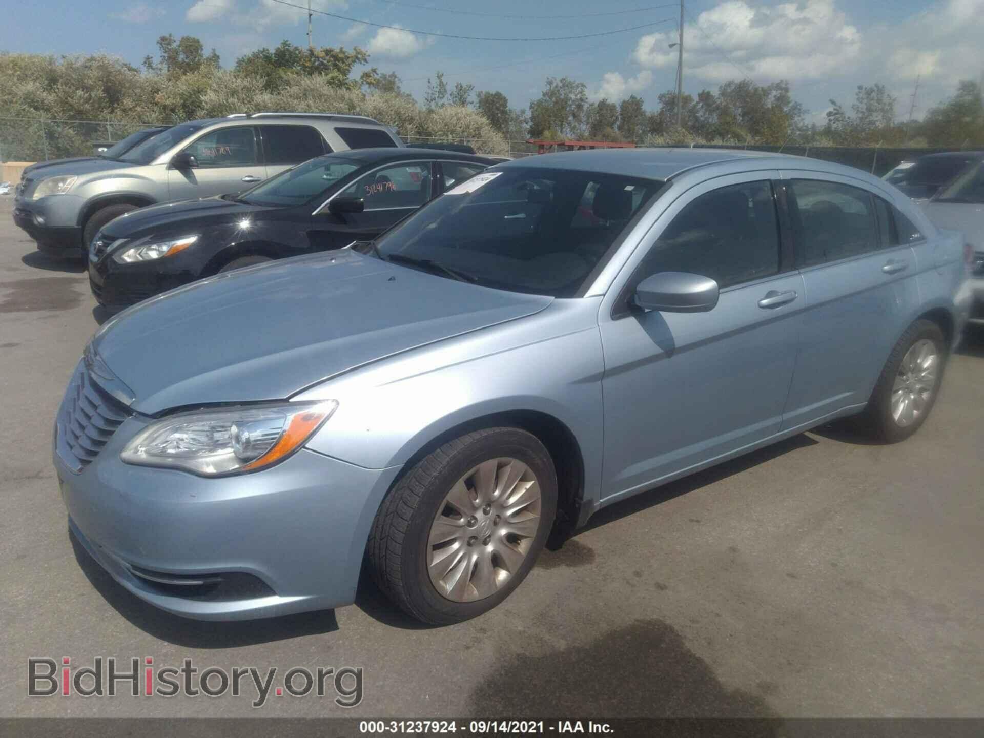 2013 CHRYSLER 200 - VIN: 1C3CCBAB4DN641374 - Фото 2
