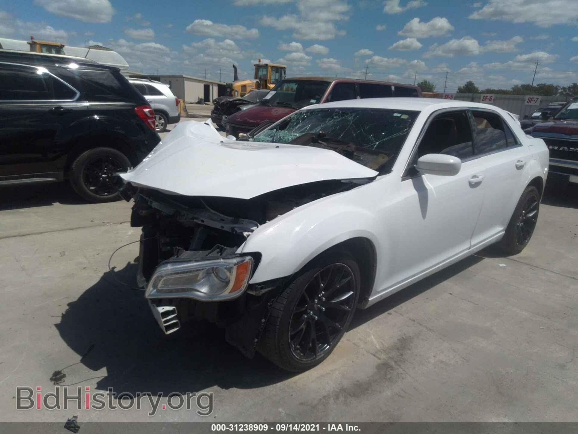 2013 CHRYSLER 300 - VIN: 2C3CCAAG9DH589335 - Фото 2