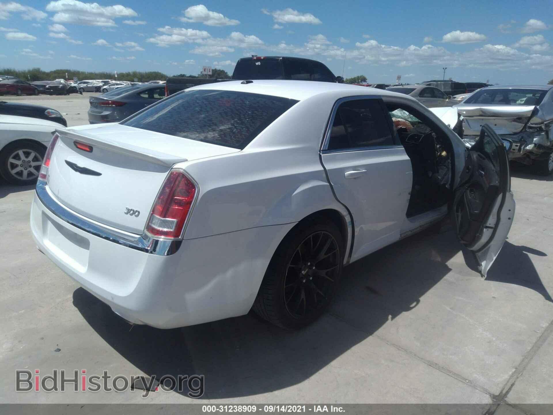 2013 CHRYSLER 300 - VIN: 2C3CCAAG9DH589335 - Фото 4
