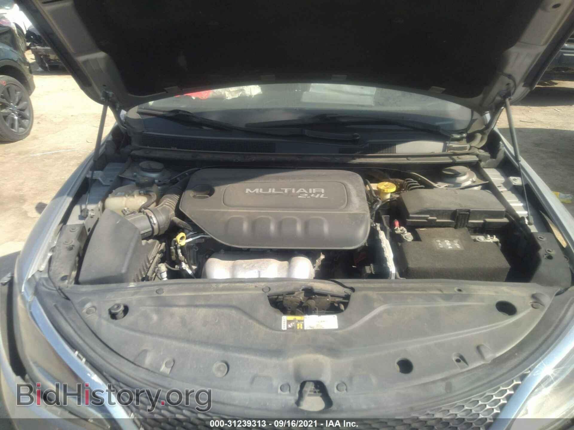 2016 CHRYSLER 200 - VIN: 1C3CCCAB5GN176985 - Фото 10