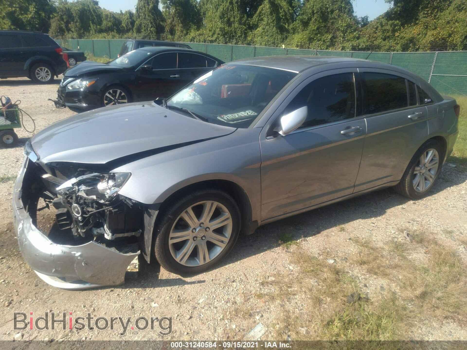2013 CHRYSLER 200 - VIN: 1C3CCBAB8DN762019 - Photo 2