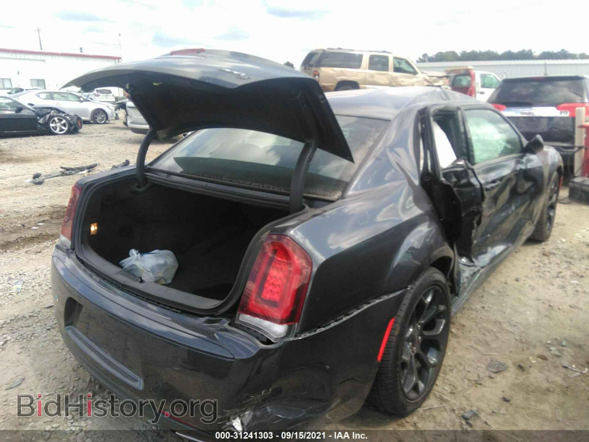 2019 CHRYSLER 300 - VIN: 2C3CCABG8KH548853 - Фото 4