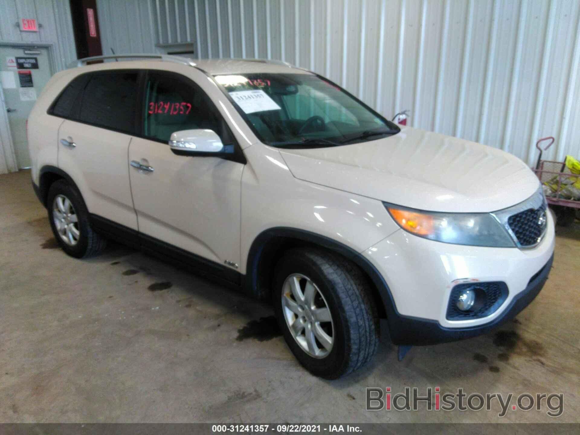 Photo 5XYKTCA19BG055231 - KIA SORENTO 2011