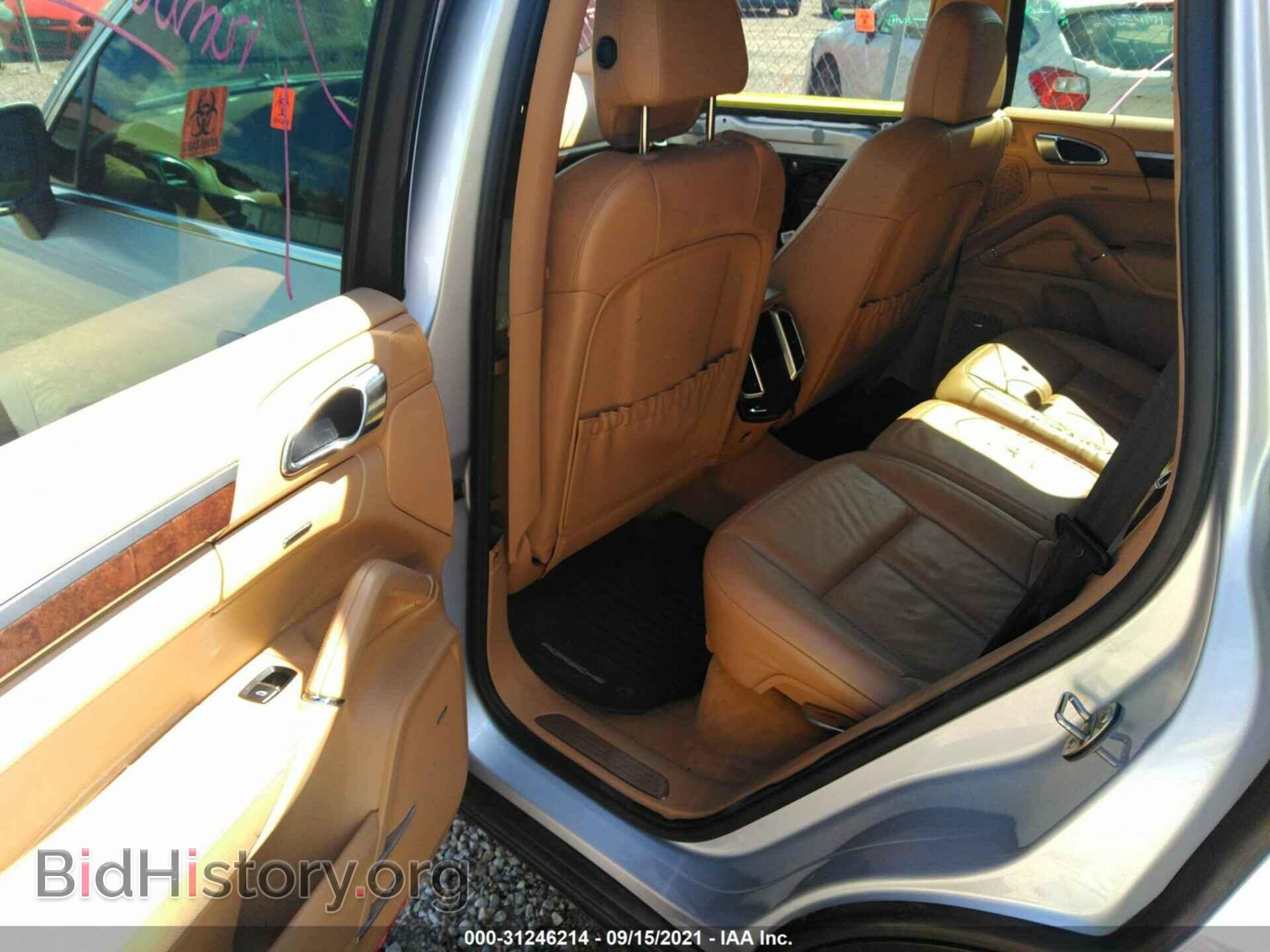 2011 PORSCHE CAYENNE - VIN: WP1AB2A21BLA45359 - Фото 8