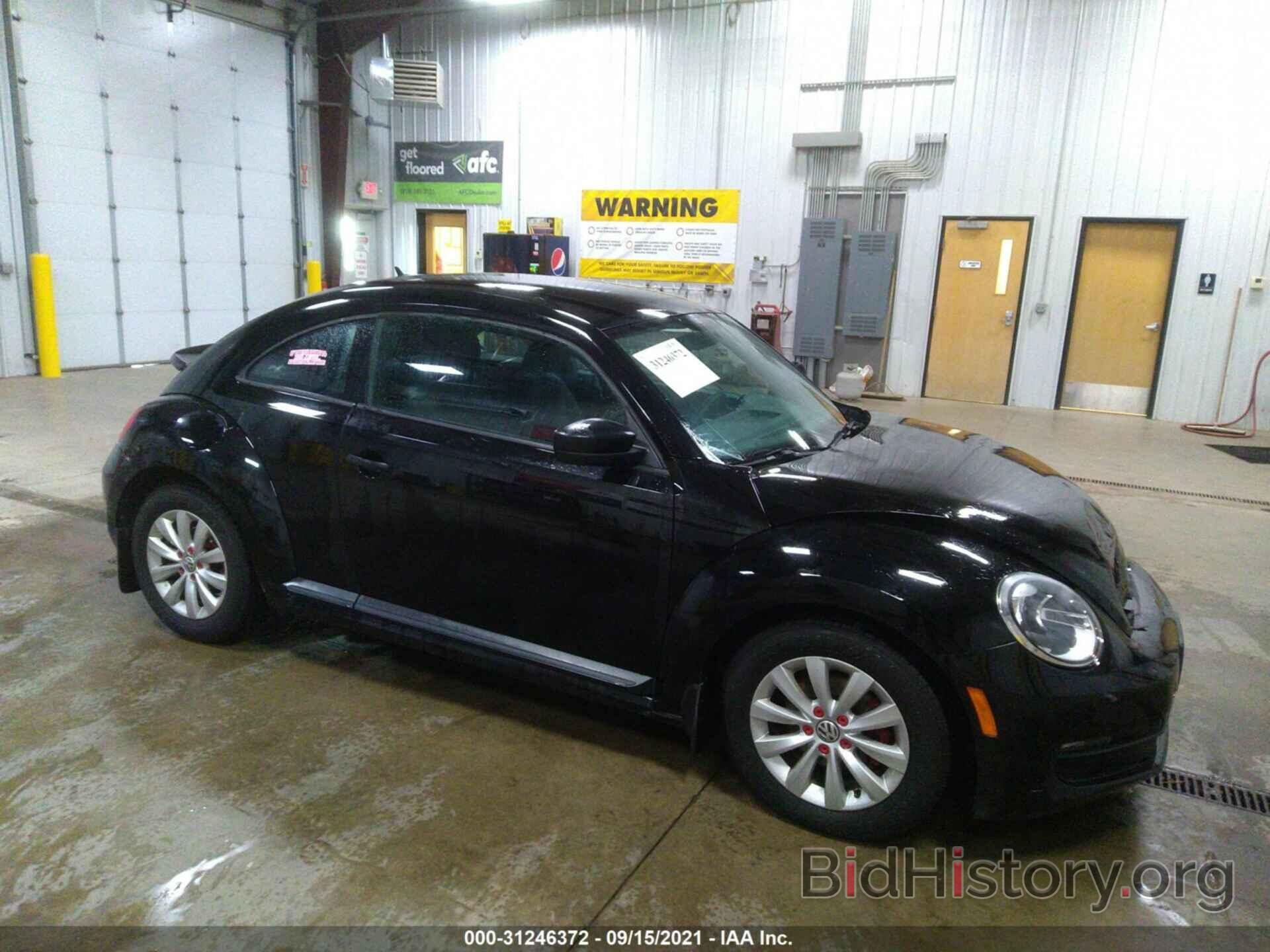 Photo 3VWFP7AT6DM653679 - VOLKSWAGEN BEETLE COUPE 2013