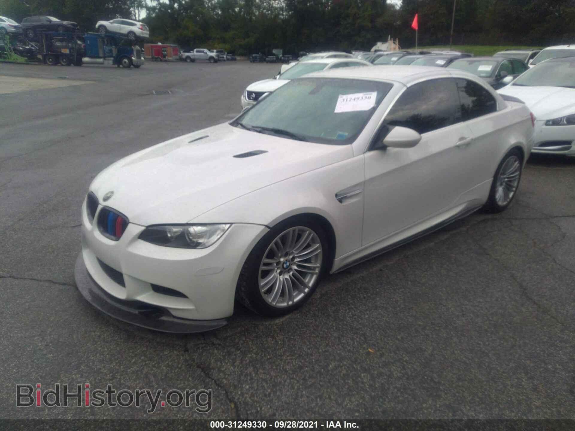 2011 BMW M3 - VIN: WBSDX9C54BE585253 - Фото 2