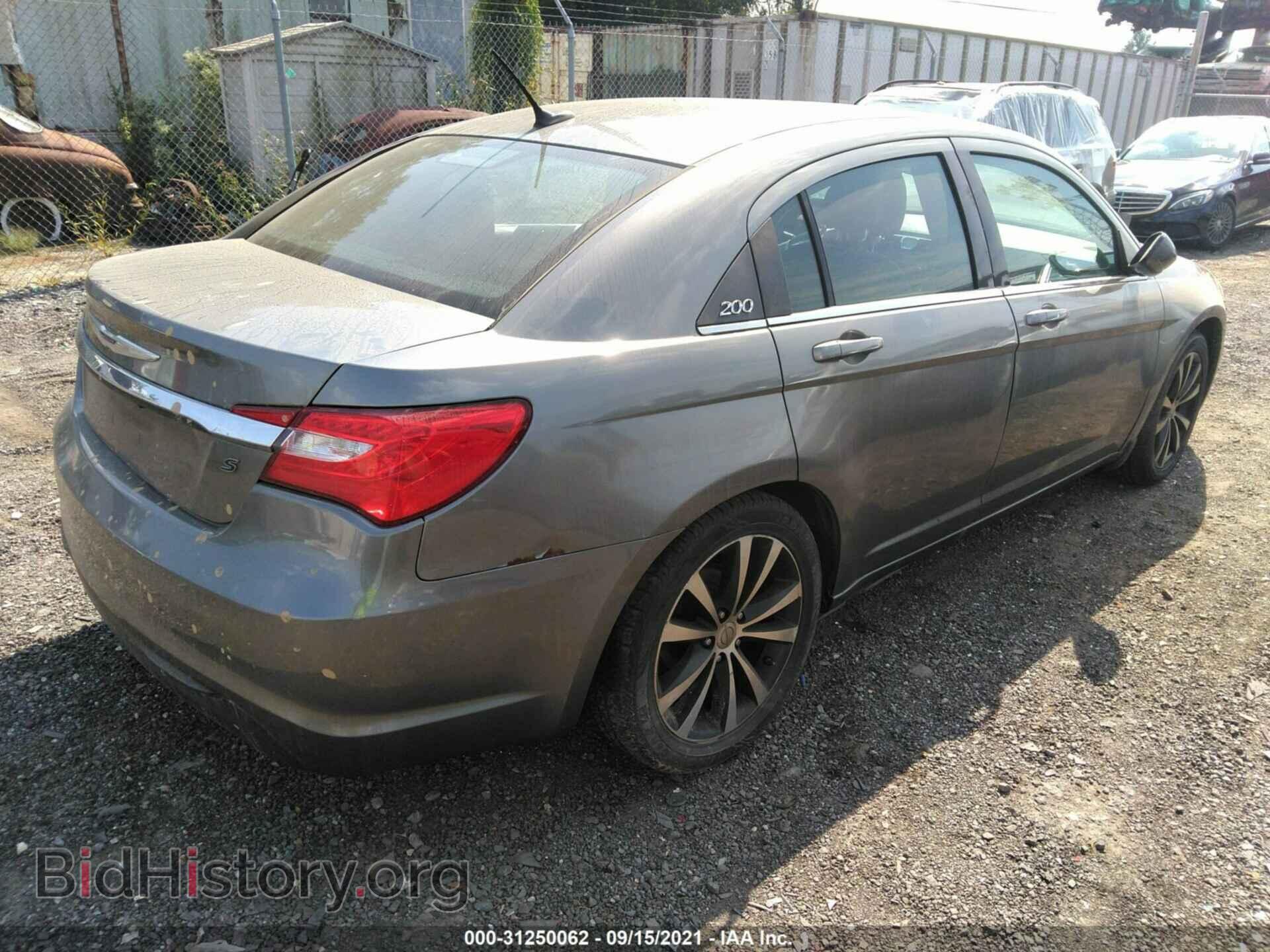 2012 CHRYSLER 200 - VIN: 1C3CCBBGXCN305947 - Фото 4