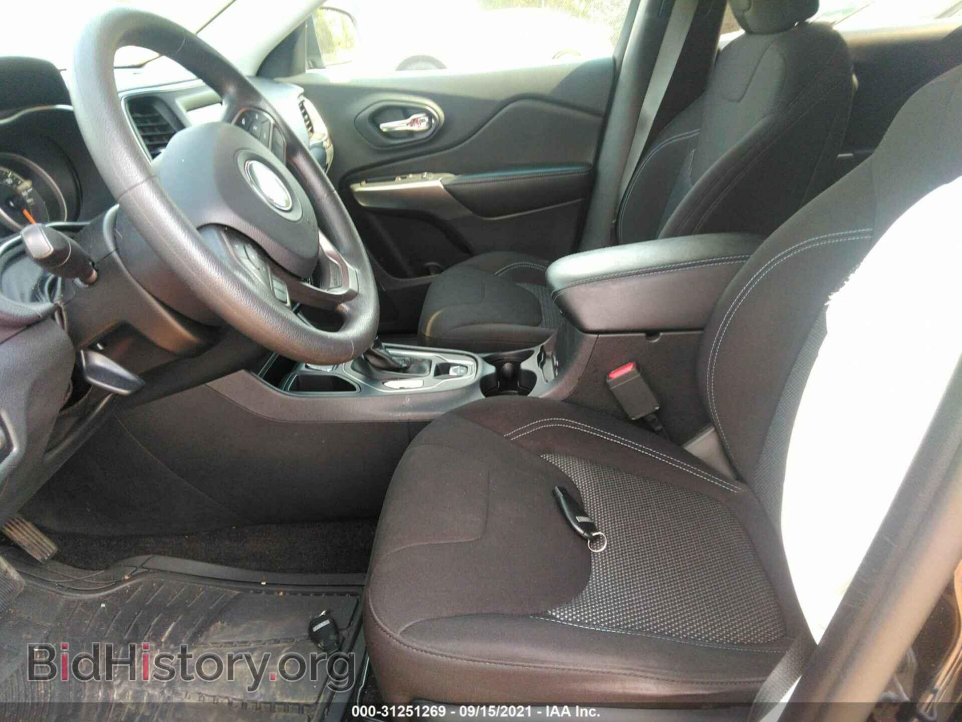 2019 JEEP CHEROKEE - VIN: 1C4PJLCB8KD215941 - Фото 5