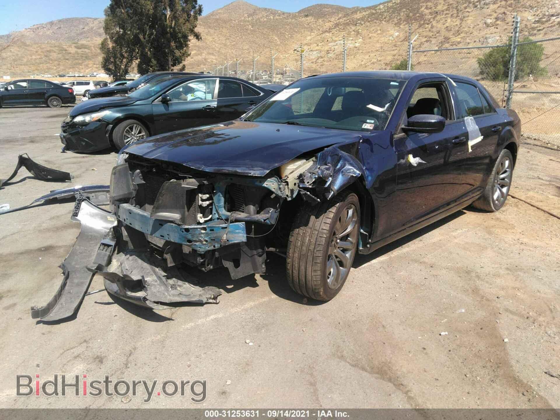 2014 CHRYSLER 300 - VIN: 2C3CCABG3EH223046 - Фото 2