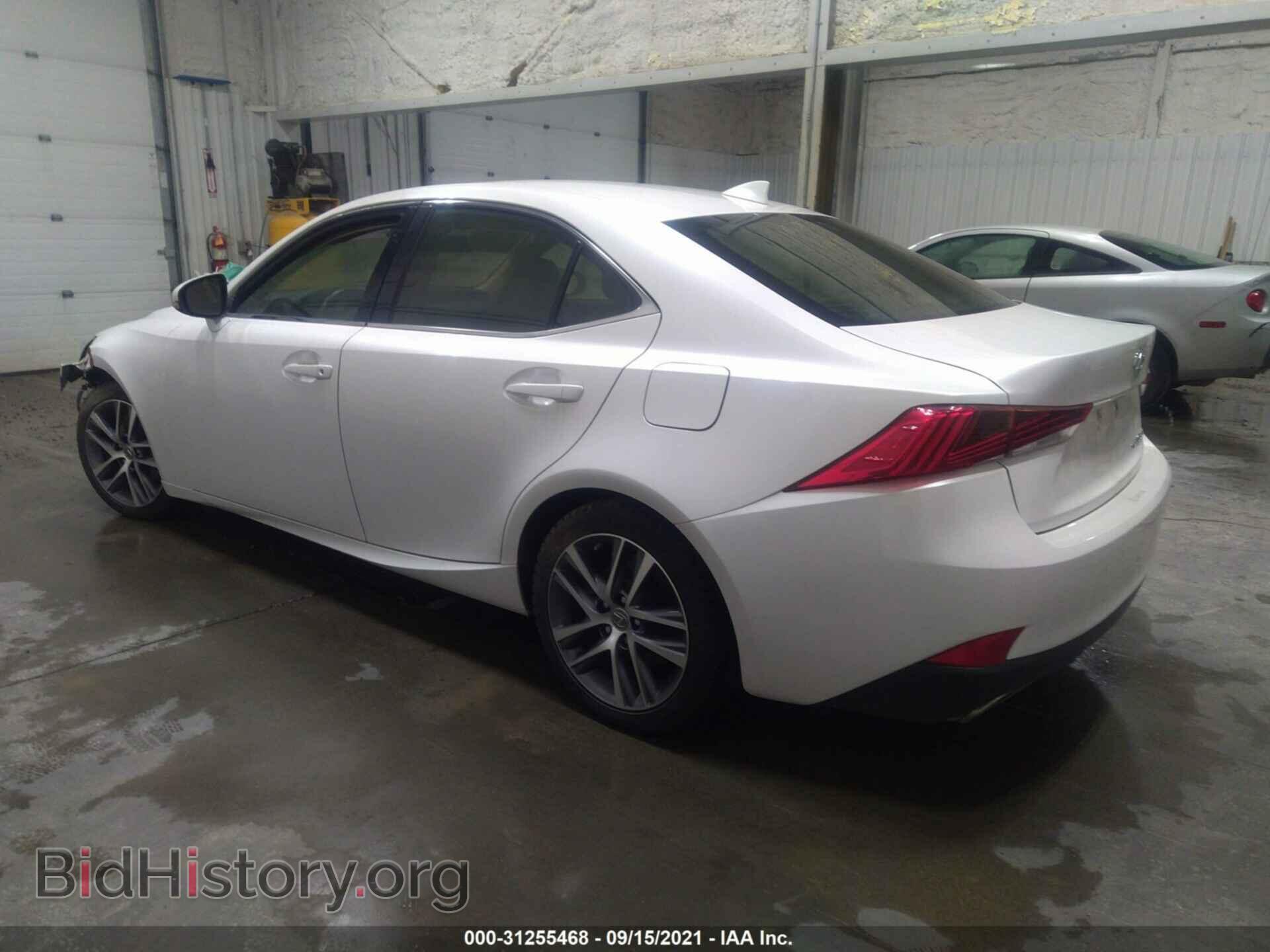 2018 LEXUS IS - VIN: JTHC81D28J5032866 - Фото 3