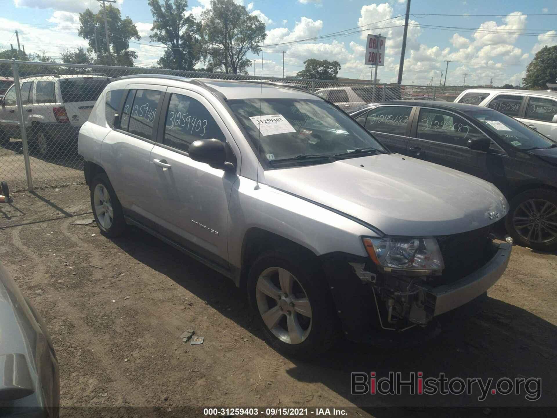 Photo 1J4NT1FA2BD150992 - JEEP COMPASS 2011