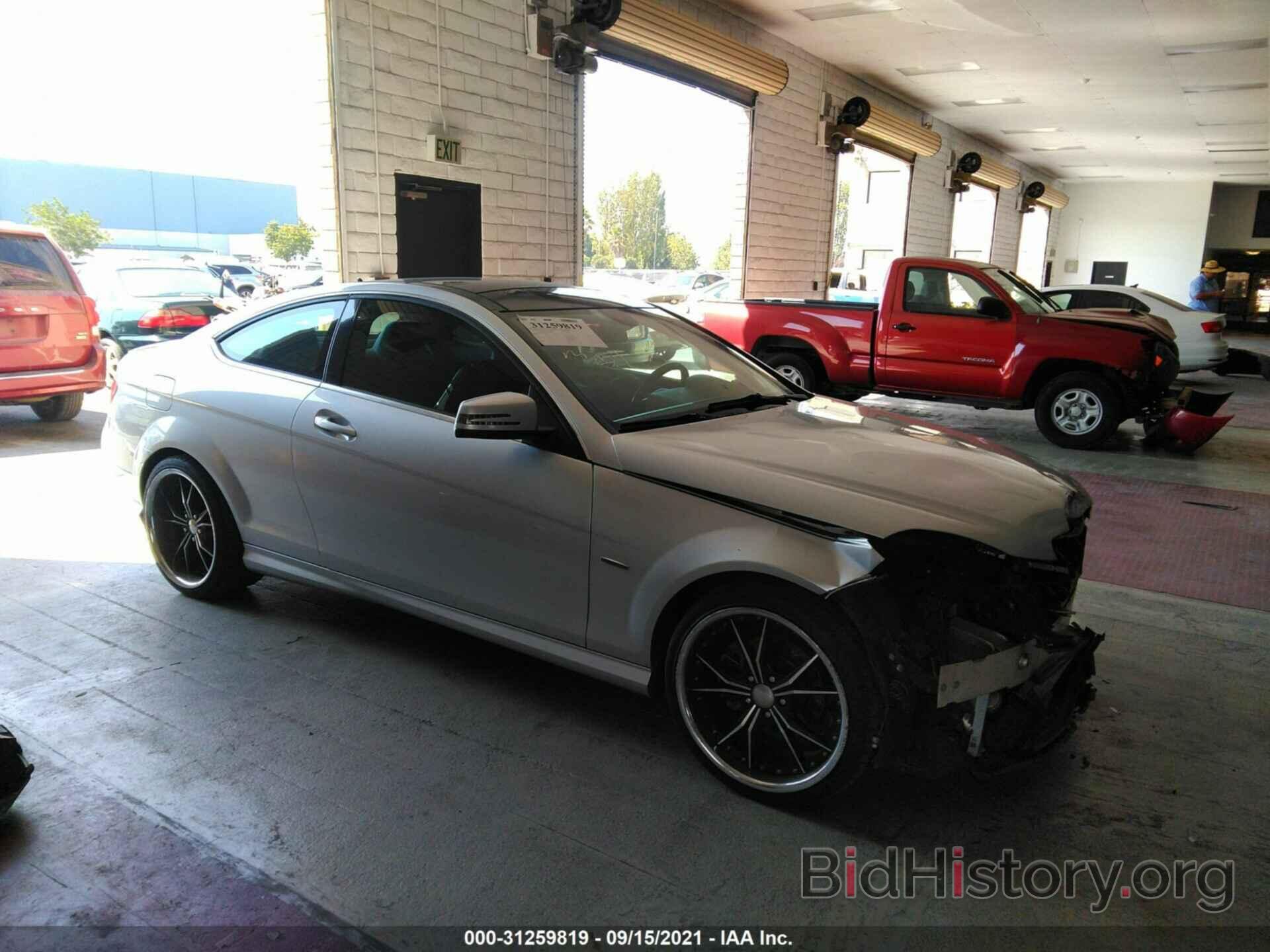 Photo WDDGJ4HB8CF901908 - MERCEDES-BENZ C-CLASS 2012