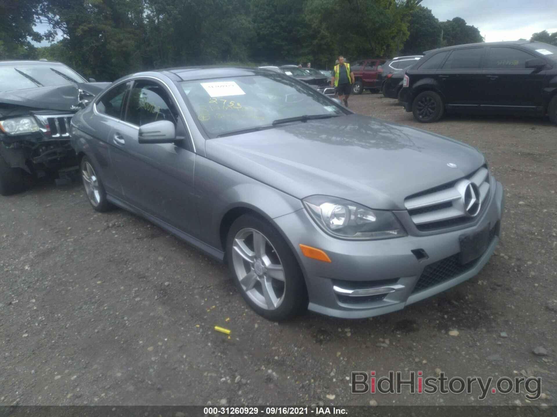 Photo WDDGJ4HB3DG006855 - MERCEDES-BENZ C-CLASS 2013