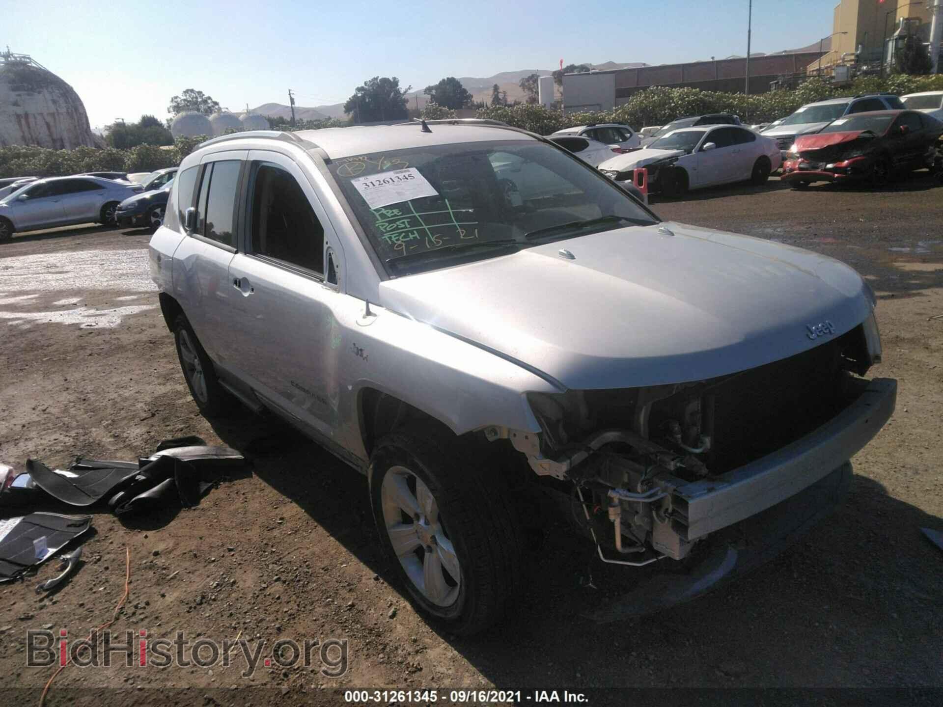 Photo 1J4NT1FB3BD228091 - JEEP COMPASS 2011
