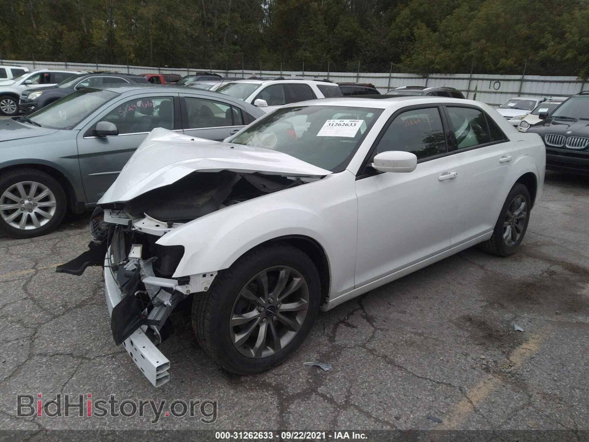 2014 CHRYSLER 300 - VIN: 2C3CCAGG6EH352620 - Фото 2