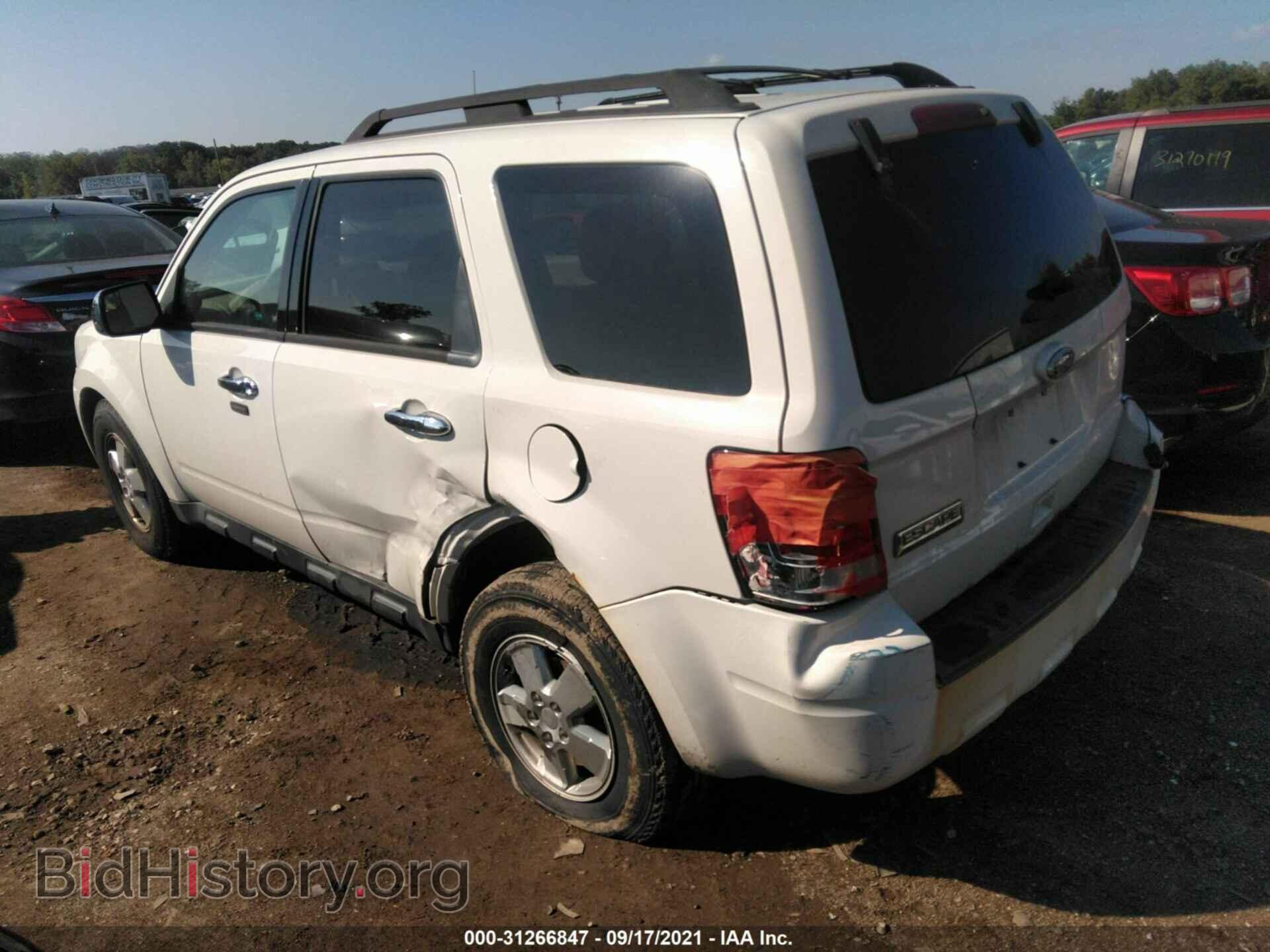 2011 FORD ESCAPE - VIN: 1FMCU0D77BKB00480 - Фото 3