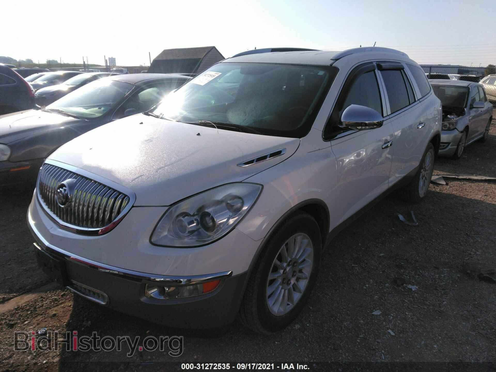 2011 BUICK ENCLAVE - VIN: 5GAKRAED8BJ131871 - Фото 2