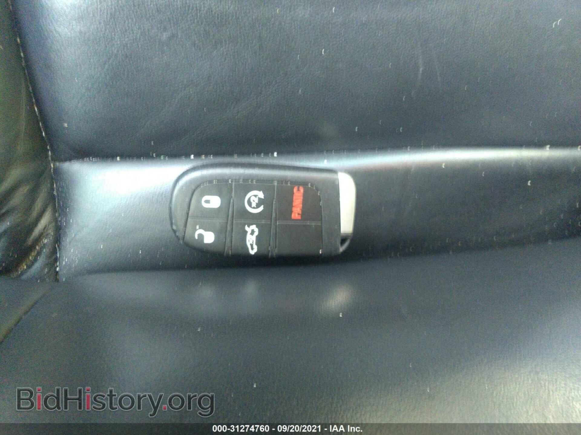 2017 CHRYSLER 300 - VIN: 2C3CCAAG4HH662004 - Фото 11