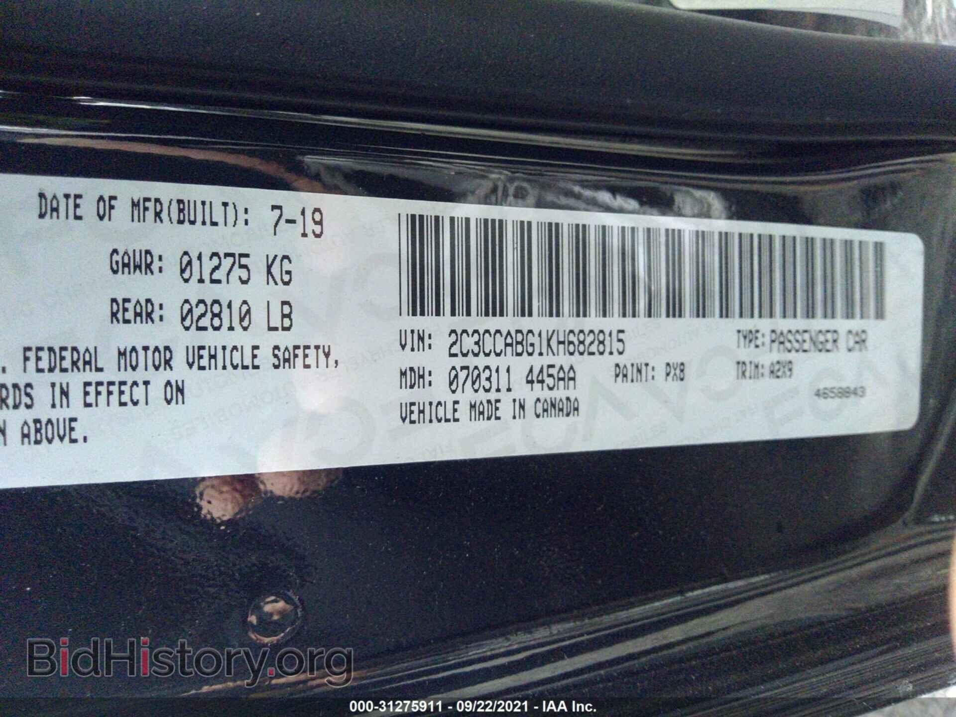 2019 CHRYSLER 300 - VIN: 2C3CCABG1KH682815 - Фото 9