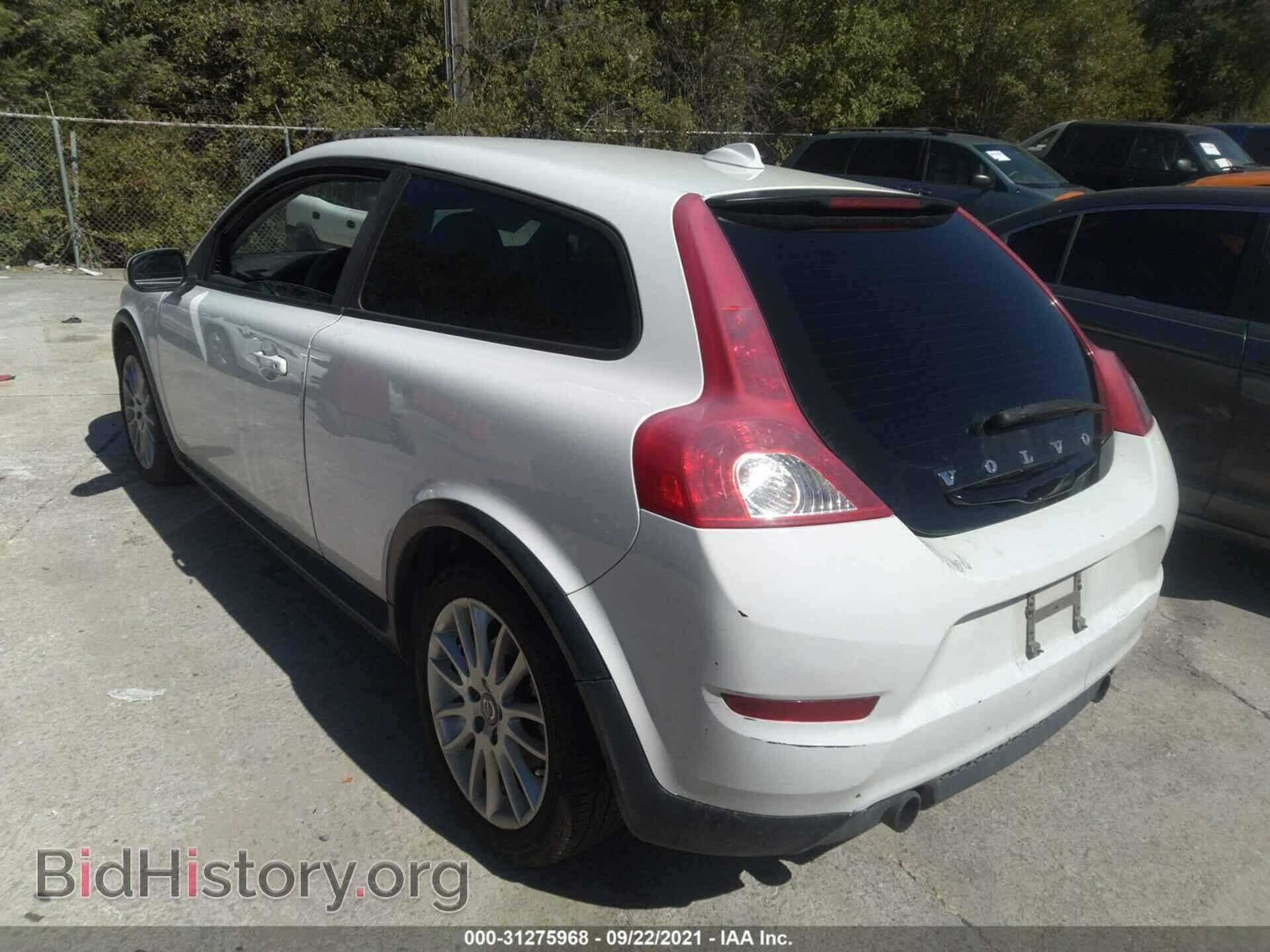 2011 VOLVO C30 - VIN: YV1672MK4B2210812 - Фото 3