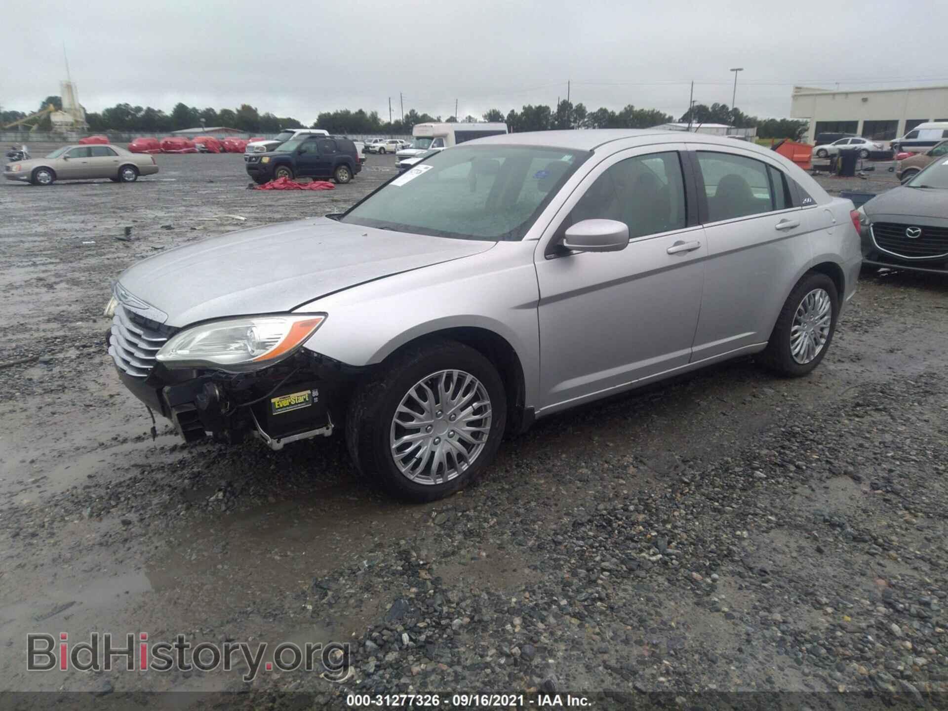 2012 CHRYSLER 200 - VIN: 1C3CCBAG5CN163752 - Фото 2
