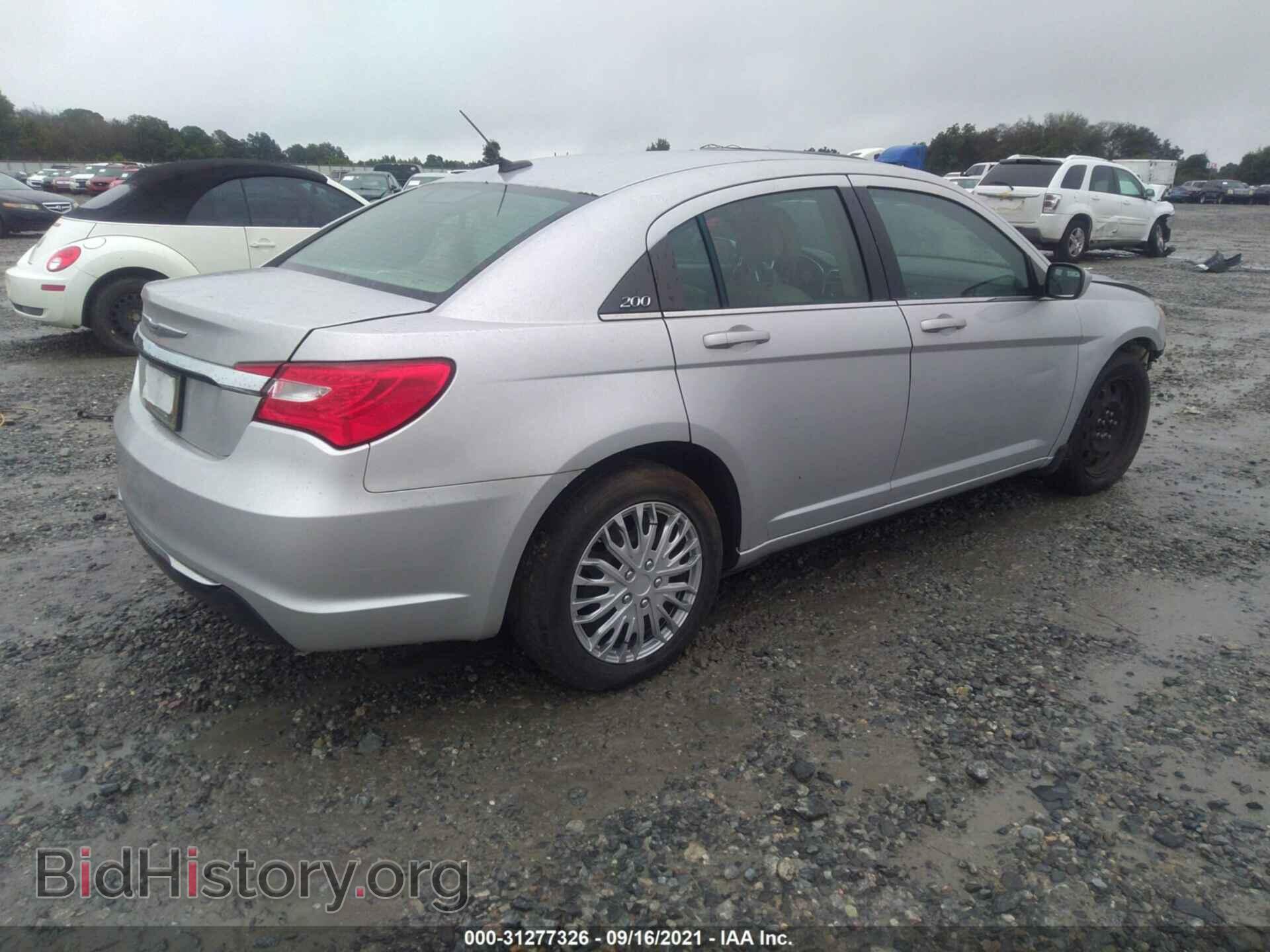 2012 CHRYSLER 200 - VIN: 1C3CCBAG5CN163752 - Фото 4