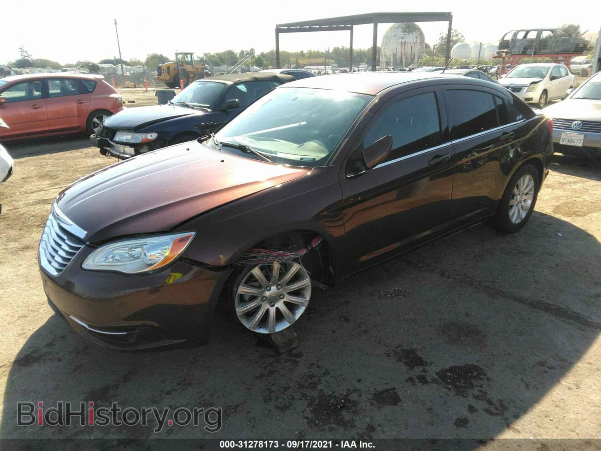 2013 CHRYSLER 200 - VIN: 1C3CCBBG3DN569514 - Фото 2