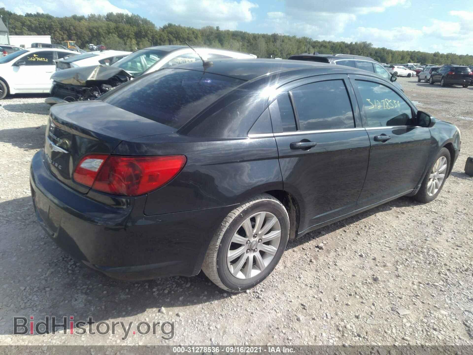 2010 CHRYSLER SEBRING - VIN: 1C3CC5FB9AN138493 - Фото 4