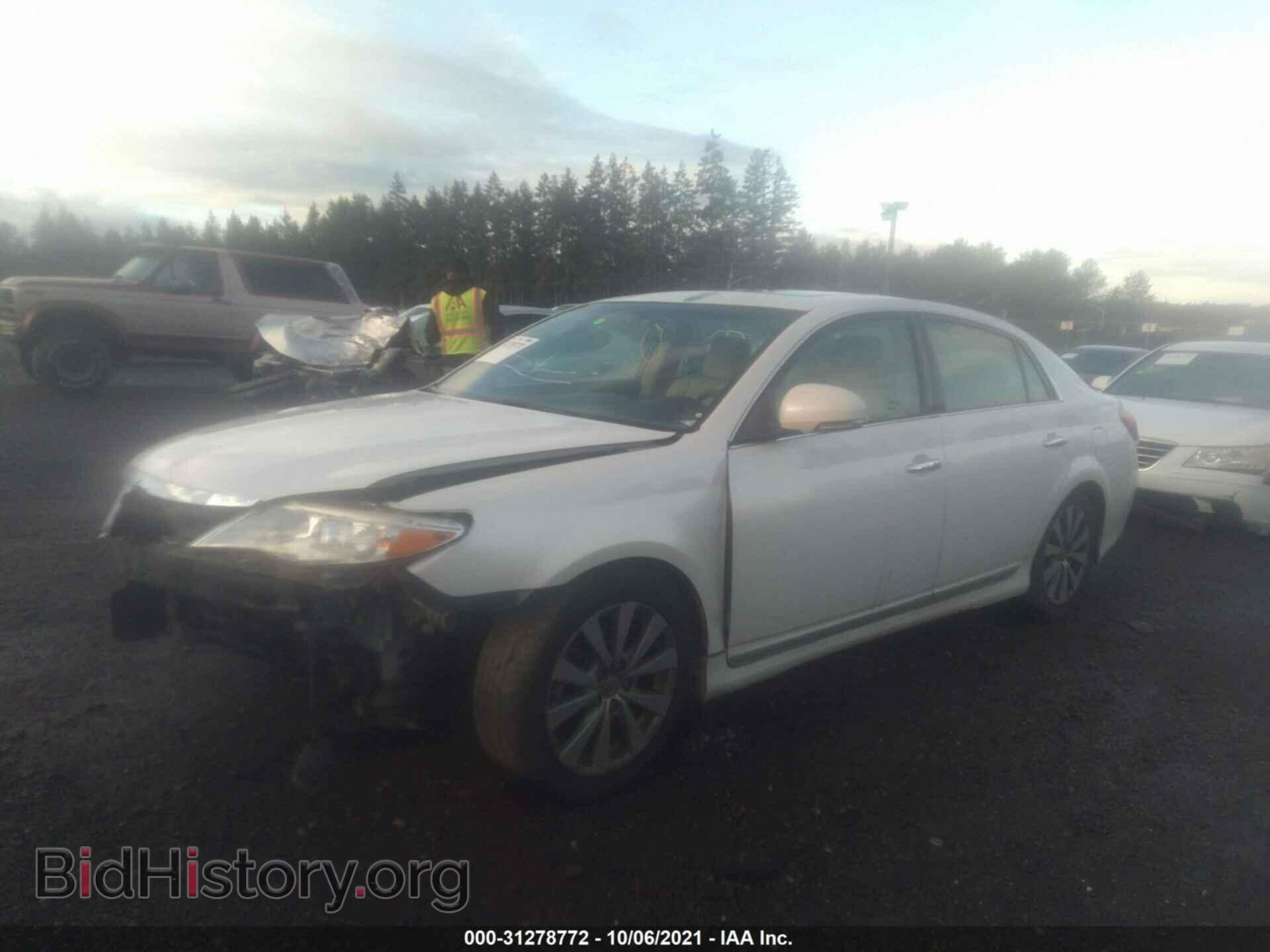 2011 TOYOTA AVALON - VIN: 4T1BK3DB1BU410085 - Фото 2