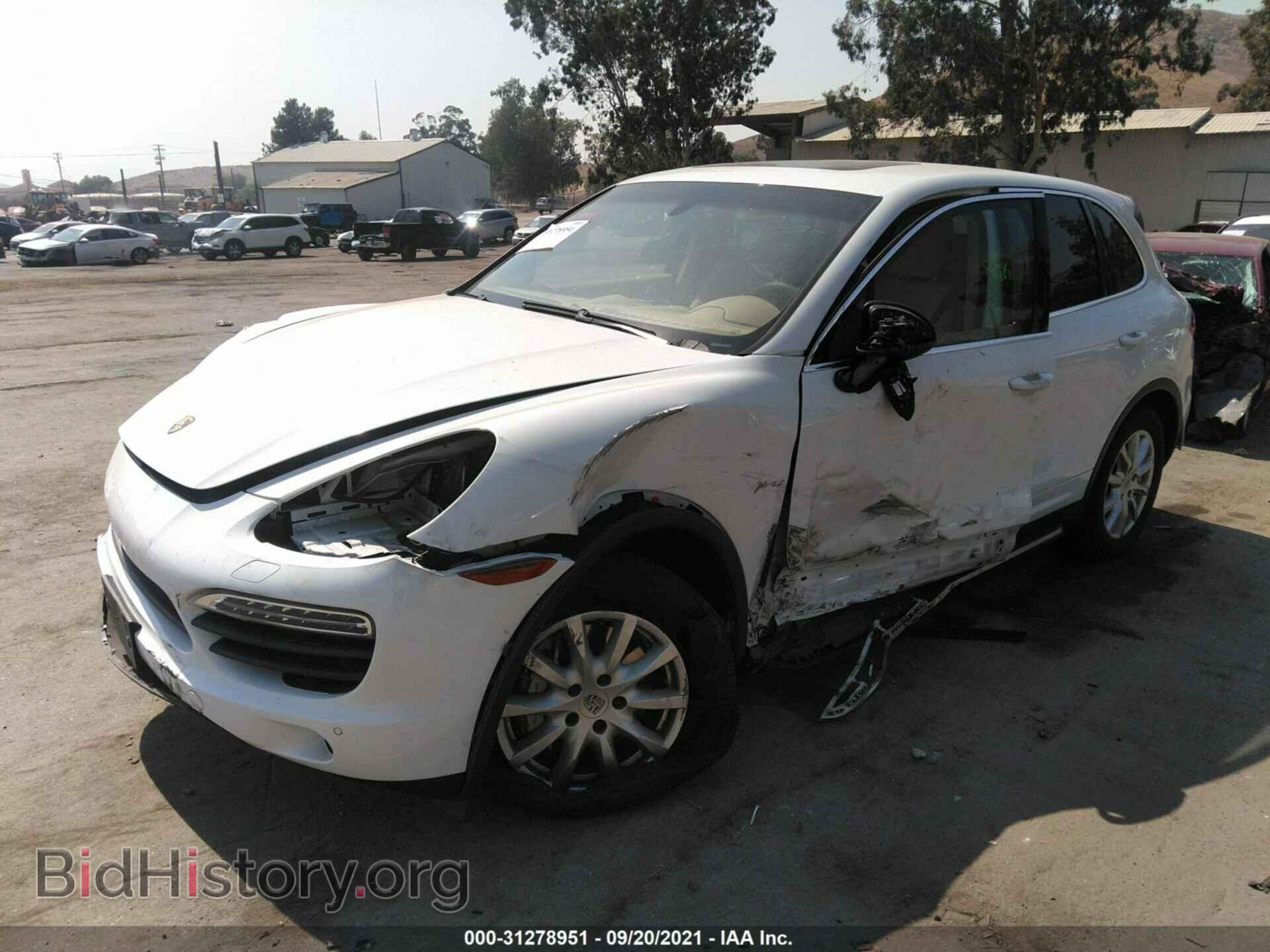 2013 PORSCHE CAYENNE - VIN: WP1AE2A2XDLA15979 - Фото 2