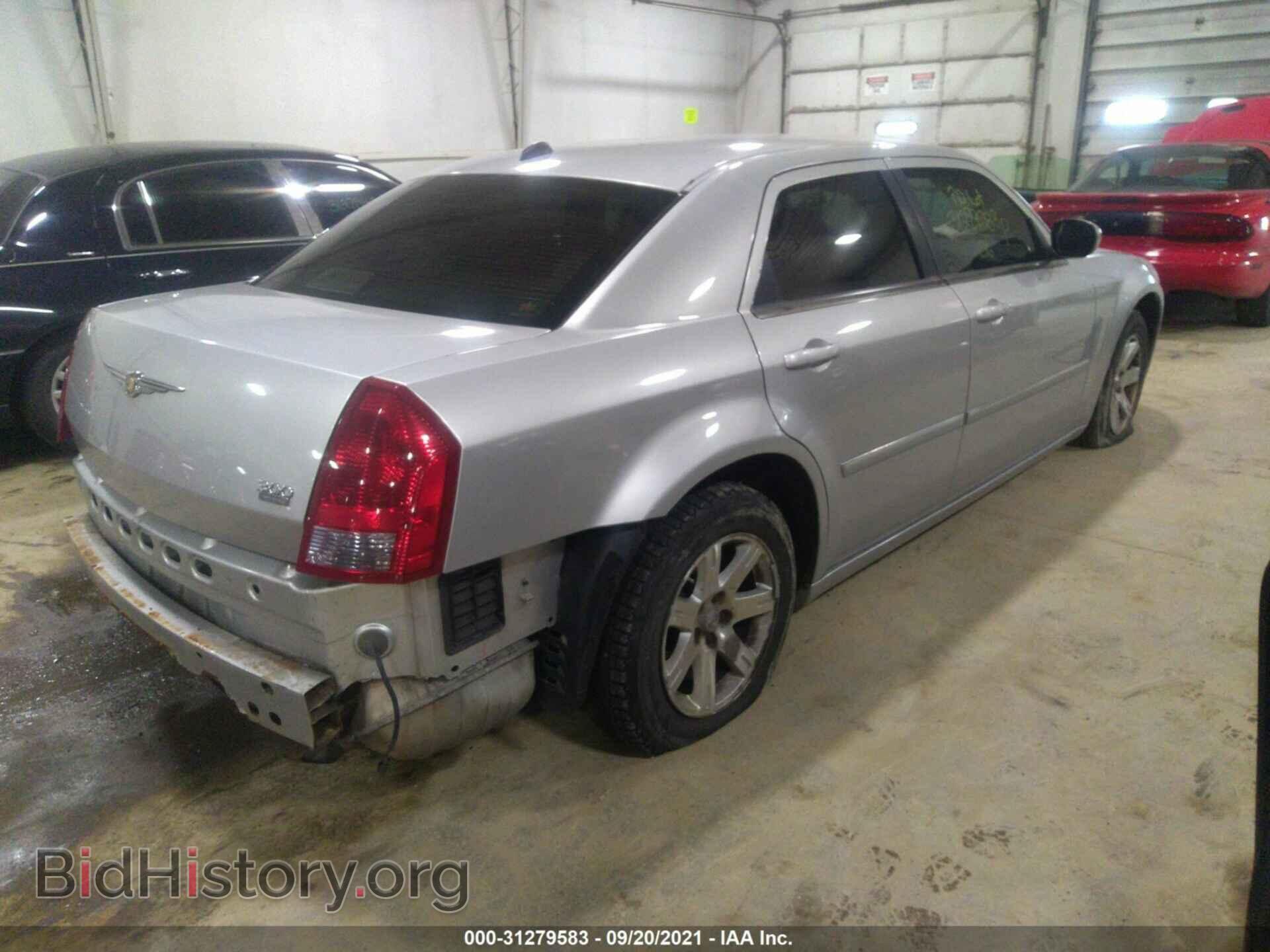 2006 CHRYSLER 300 - VIN: 2C3KA53G16H225645 - Фото 4