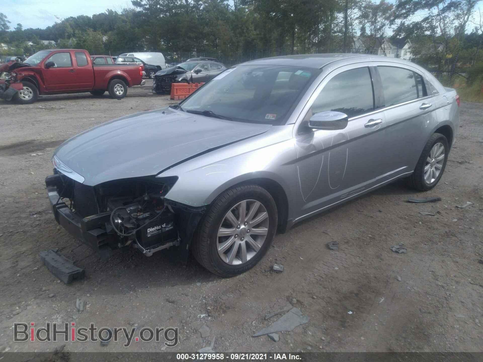 2013 CHRYSLER 200 - VIN: 1C3CCBCG9DN558208 - Photo 2