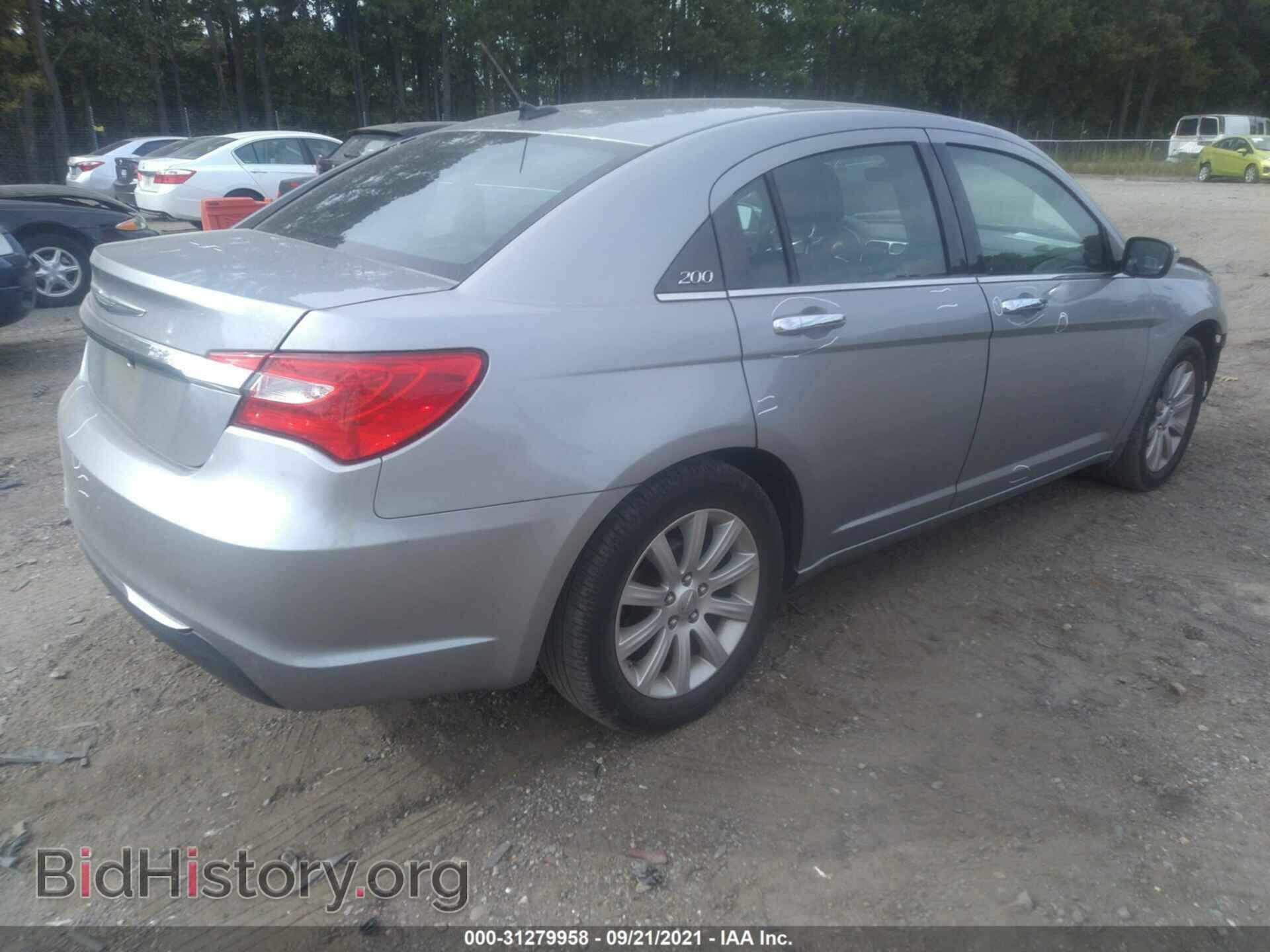2013 CHRYSLER 200 - VIN: 1C3CCBCG9DN558208 - Photo 4