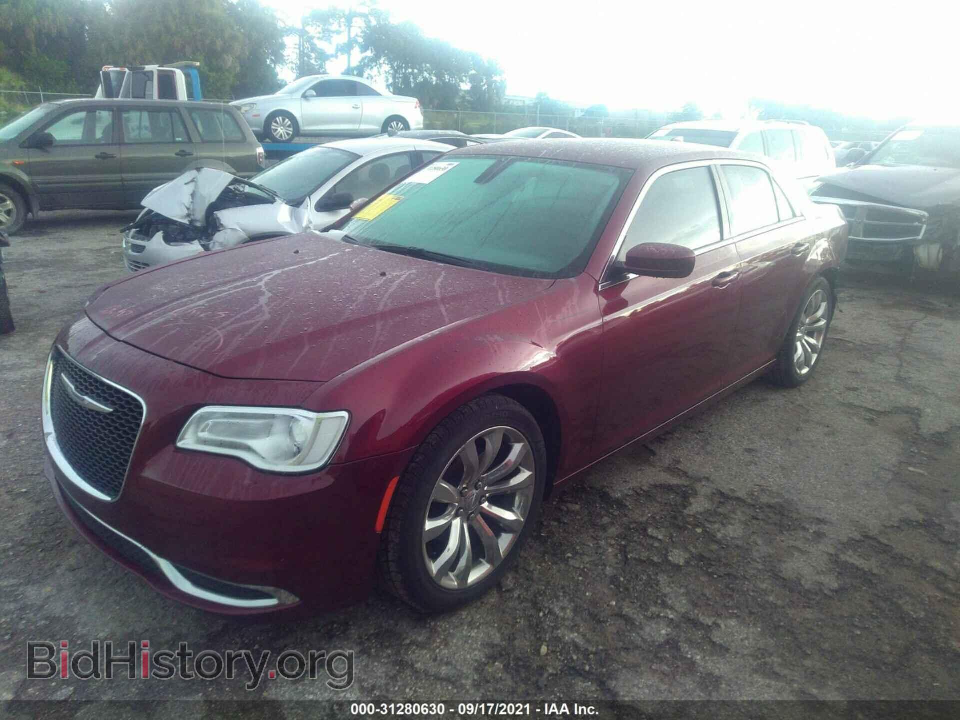 2016 CHRYSLER 300 - VIN: 2C3CCAAG8GH351237 - Фото 2