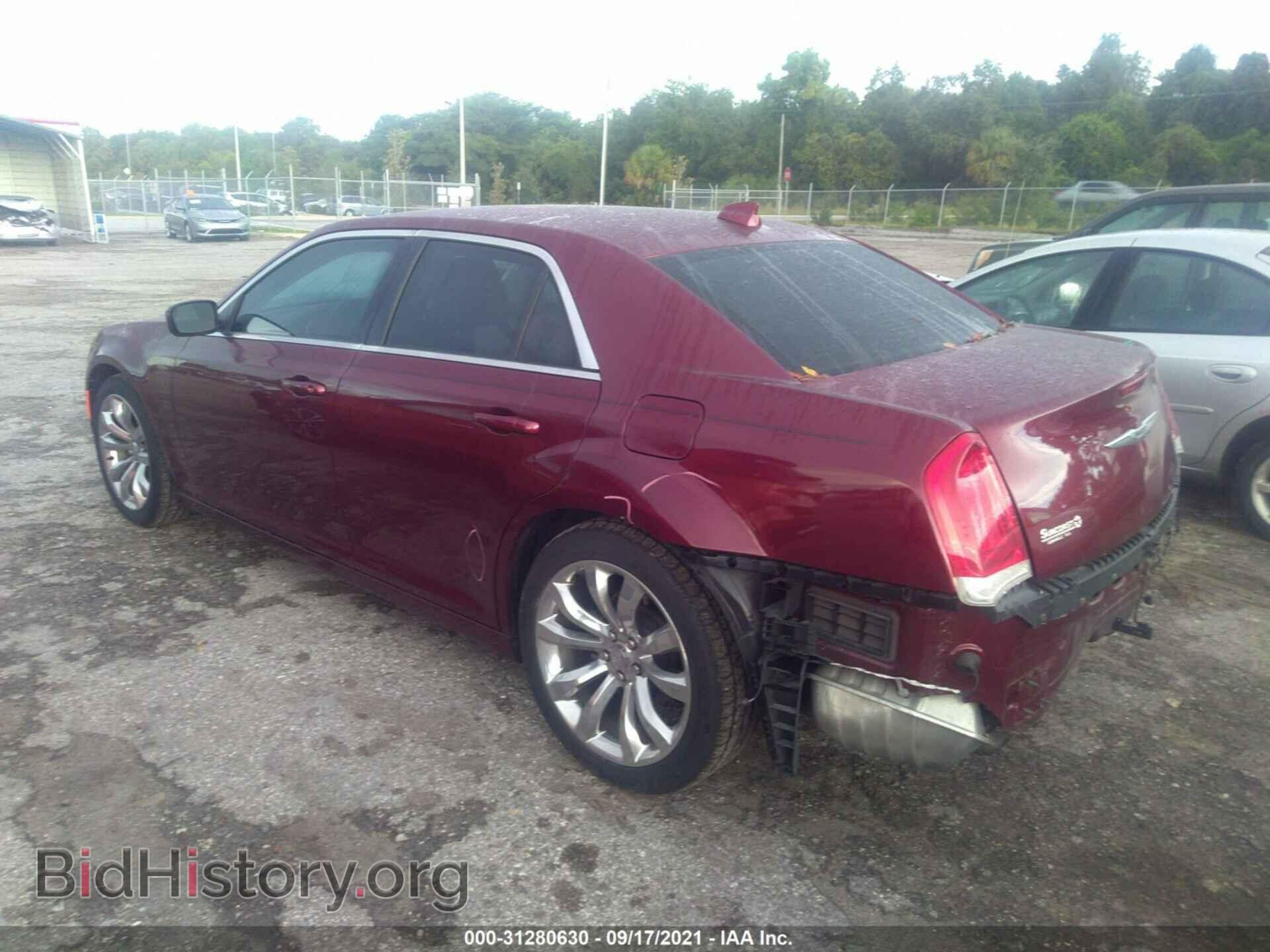 2016 CHRYSLER 300 - VIN: 2C3CCAAG8GH351237 - Фото 3