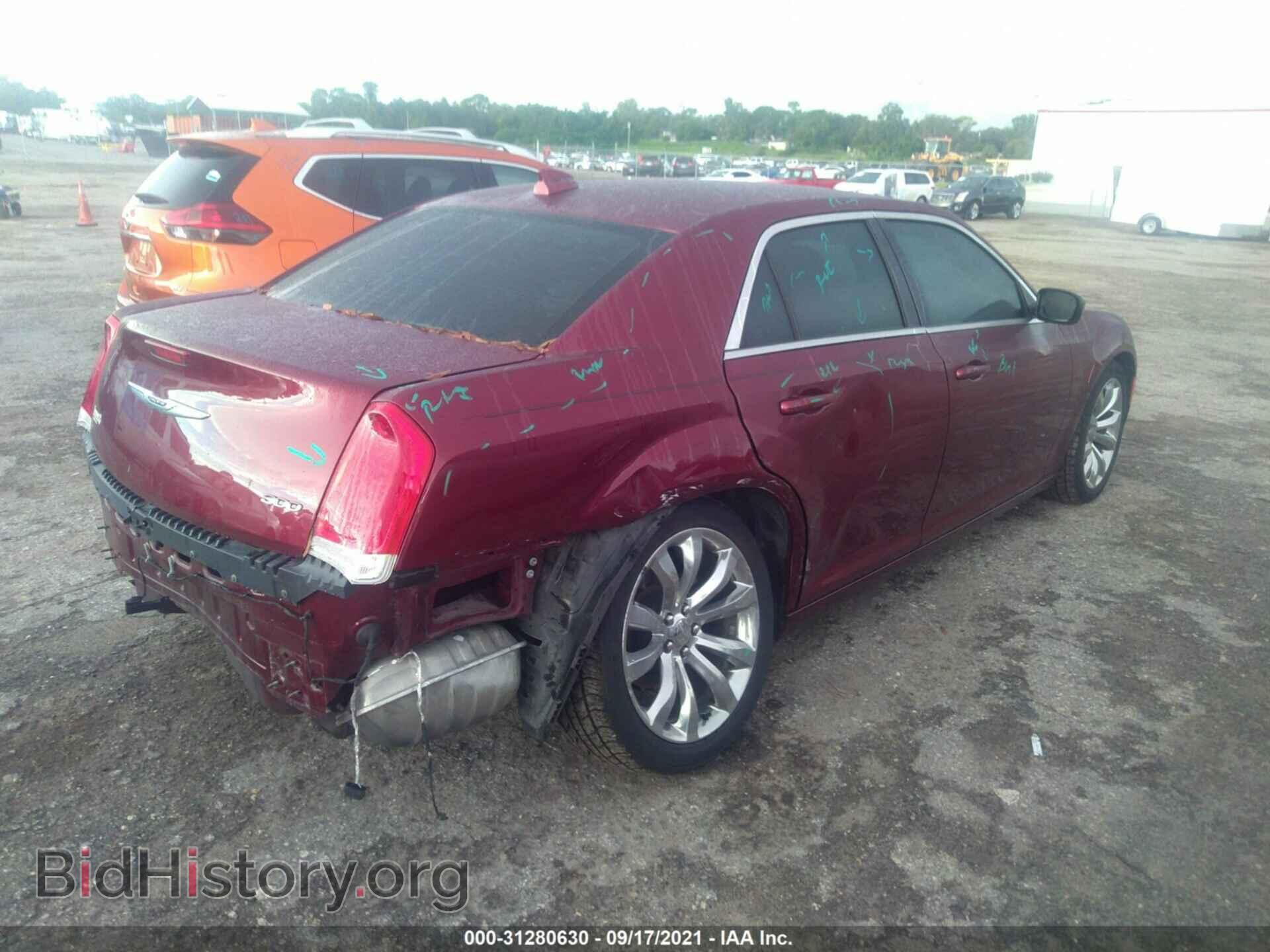 2016 CHRYSLER 300 - VIN: 2C3CCAAG8GH351237 - Фото 4