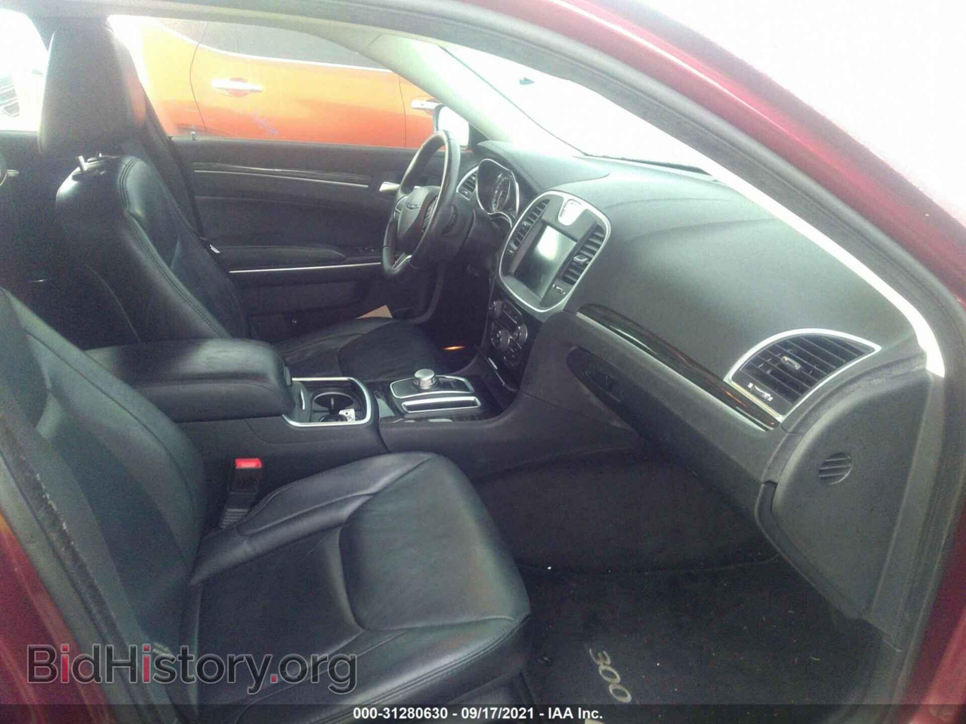 2016 CHRYSLER 300 - VIN: 2C3CCAAG8GH351237 - Фото 5