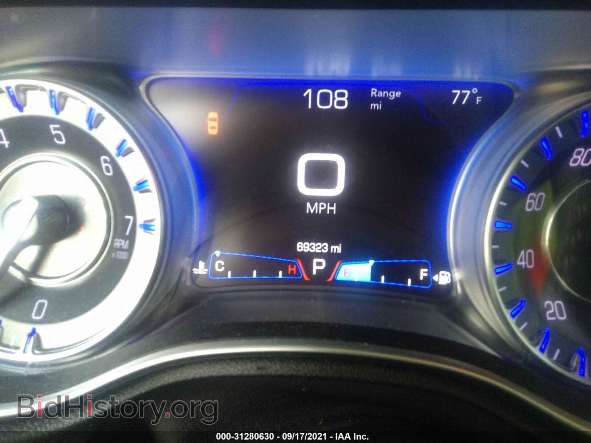 2016 CHRYSLER 300 - VIN: 2C3CCAAG8GH351237 - Фото 7