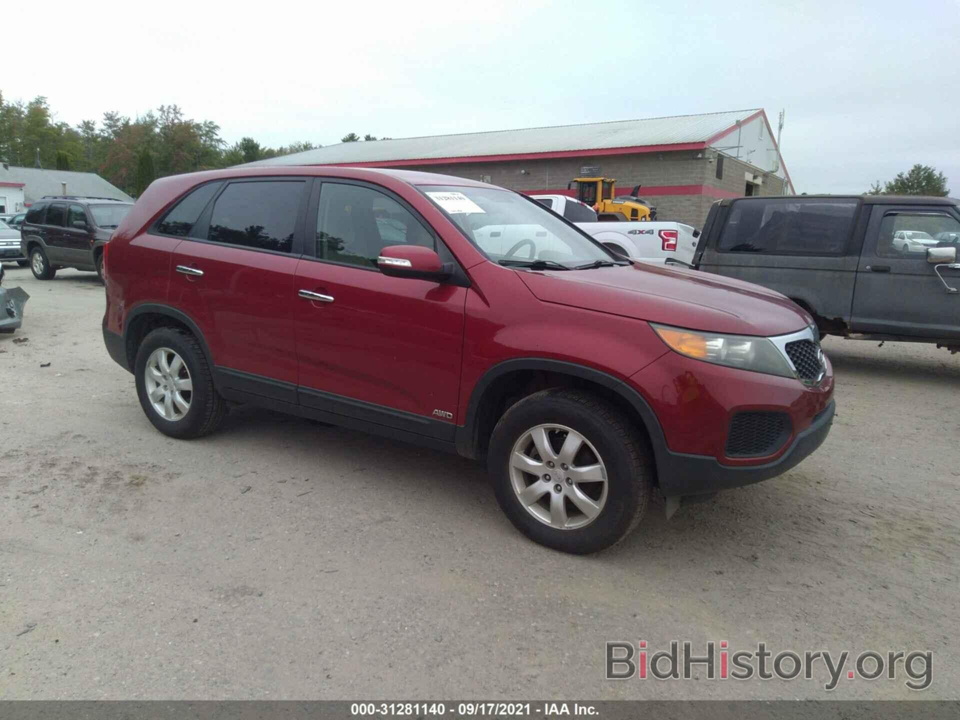 Photo 5XYKTCA1XBG004689 - KIA SORENTO 2011