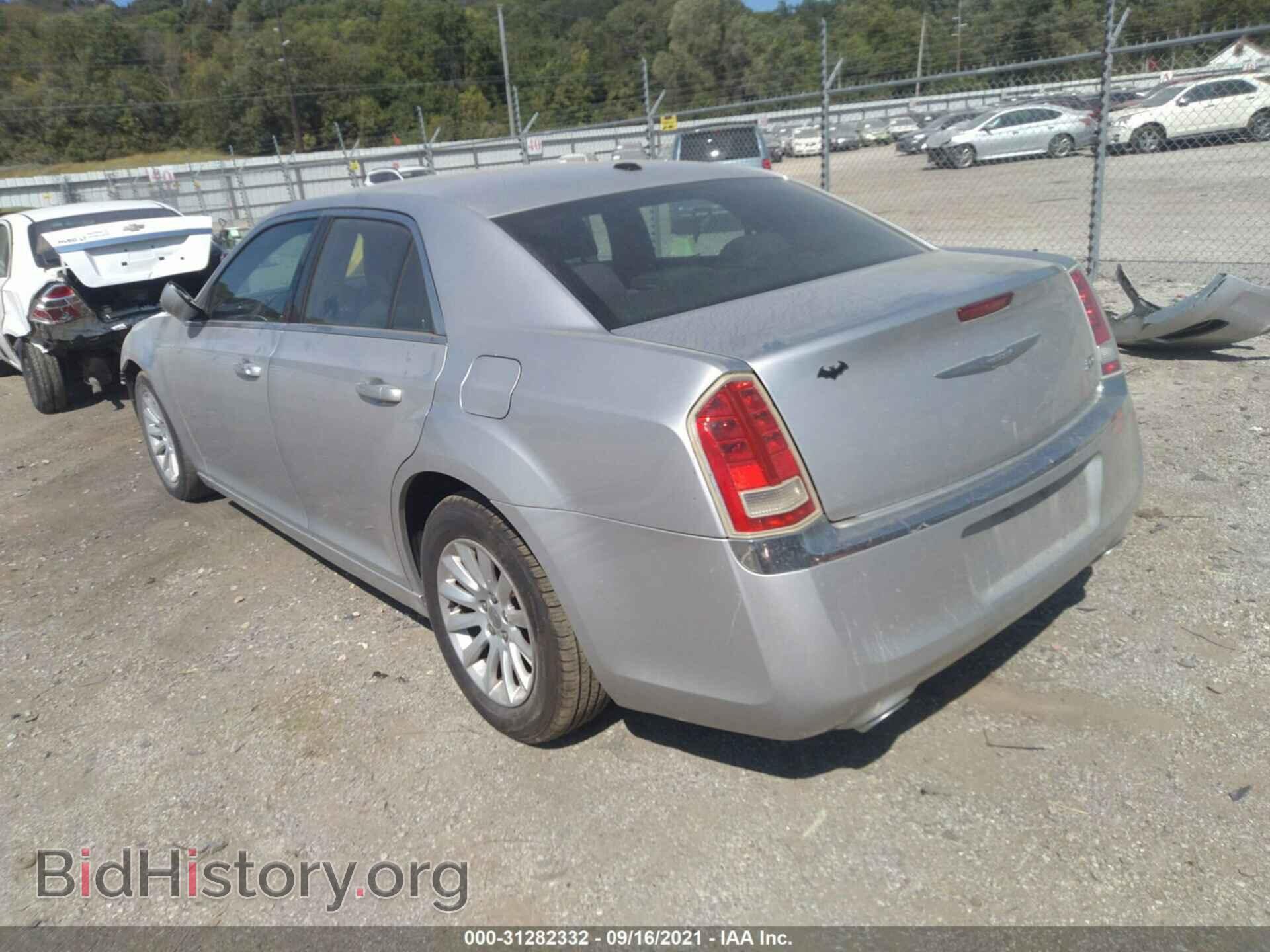 2012 CHRYSLER 300 - VIN: 2C3CCAAG6CH221225 - Фото 3