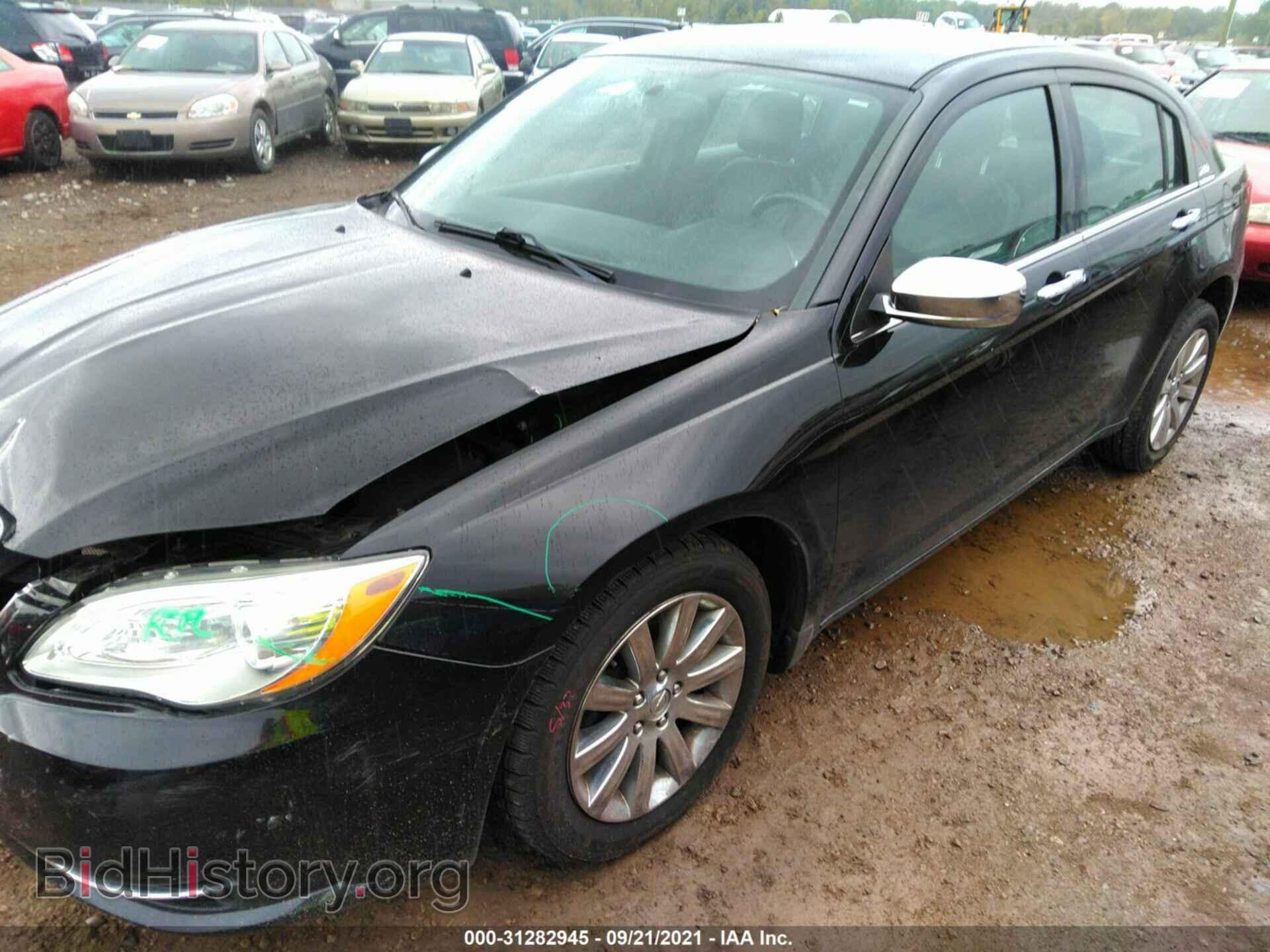 2013 CHRYSLER 200 - VIN: 1C3CCBCG0DN579979 - Фото 2