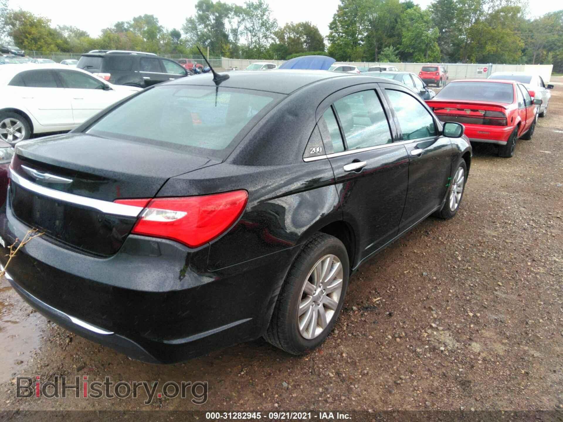 2013 CHRYSLER 200 - VIN: 1C3CCBCG0DN579979 - Фото 4