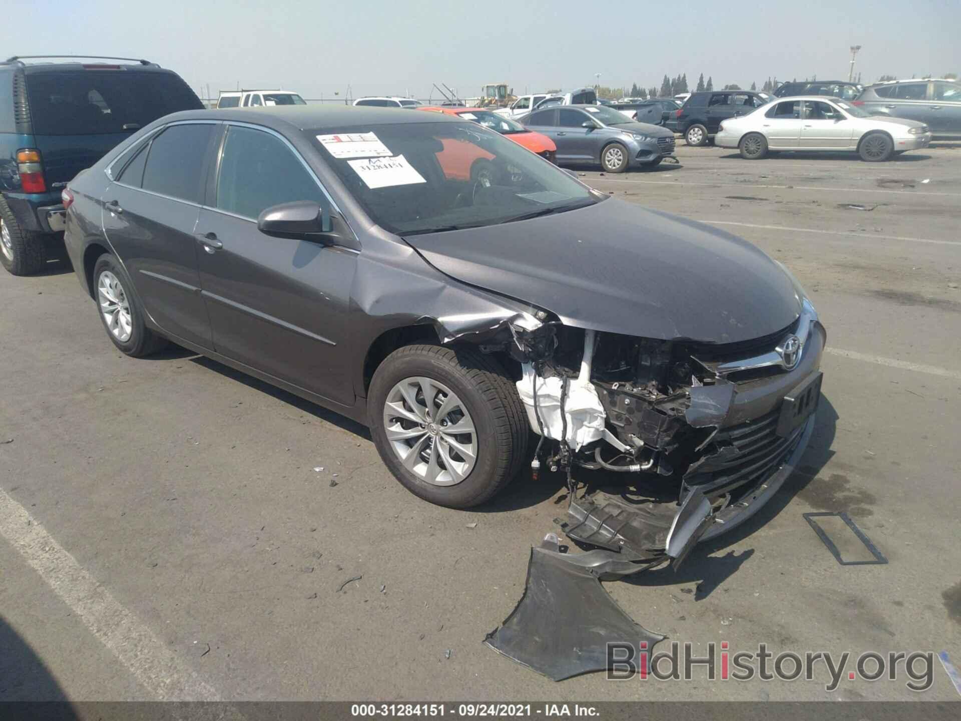 Photo 4T1BF1FK5HU779059 - TOYOTA CAMRY 2017