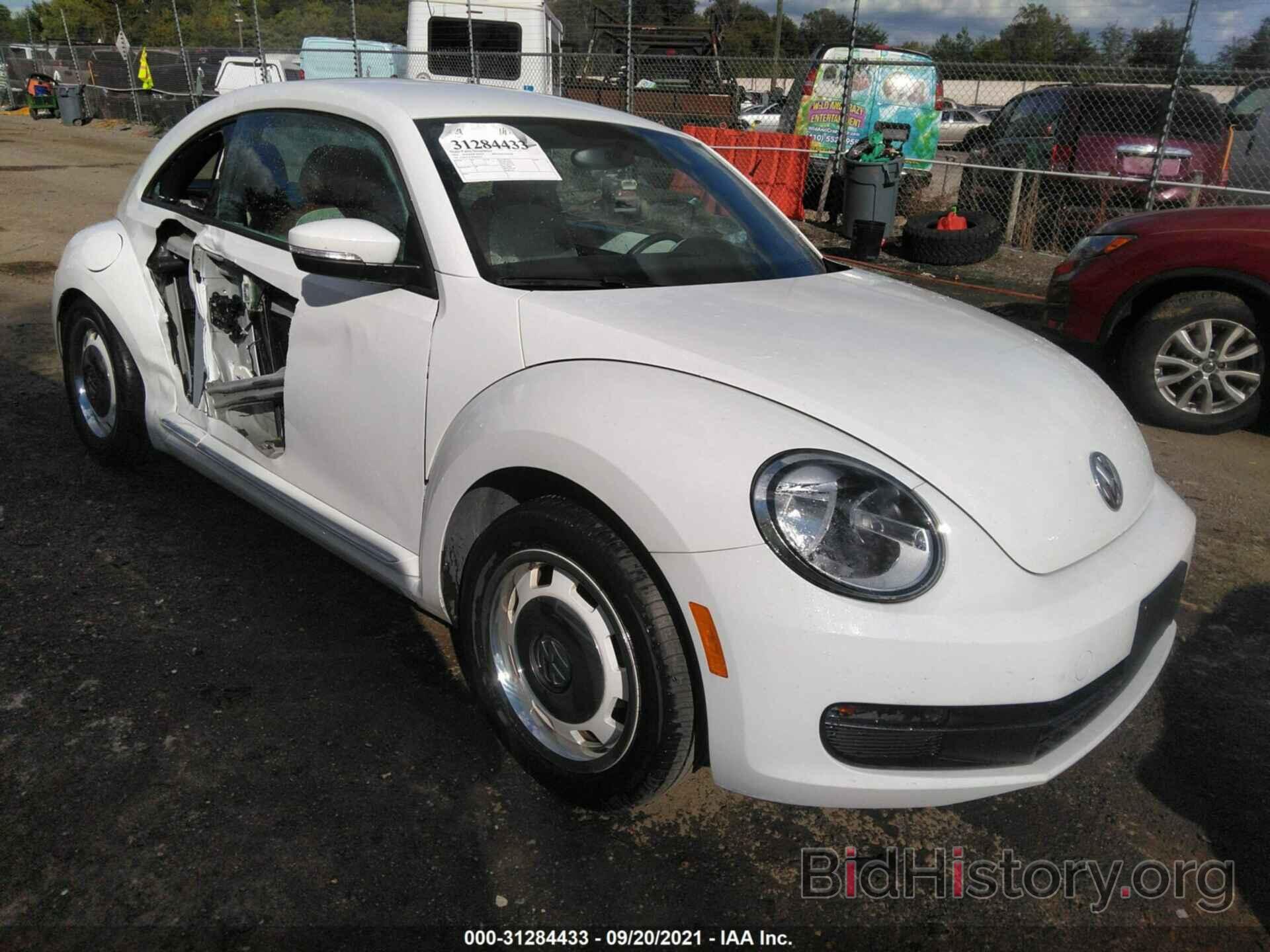 Photo 3VWF17AT2FM653733 - VOLKSWAGEN BEETLE COUPE 2015