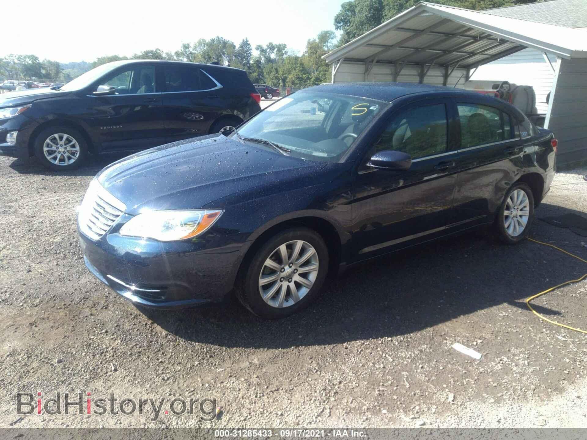 2013 CHRYSLER 200 - VIN: 1C3CCBBB8DN574020 - Фото 2