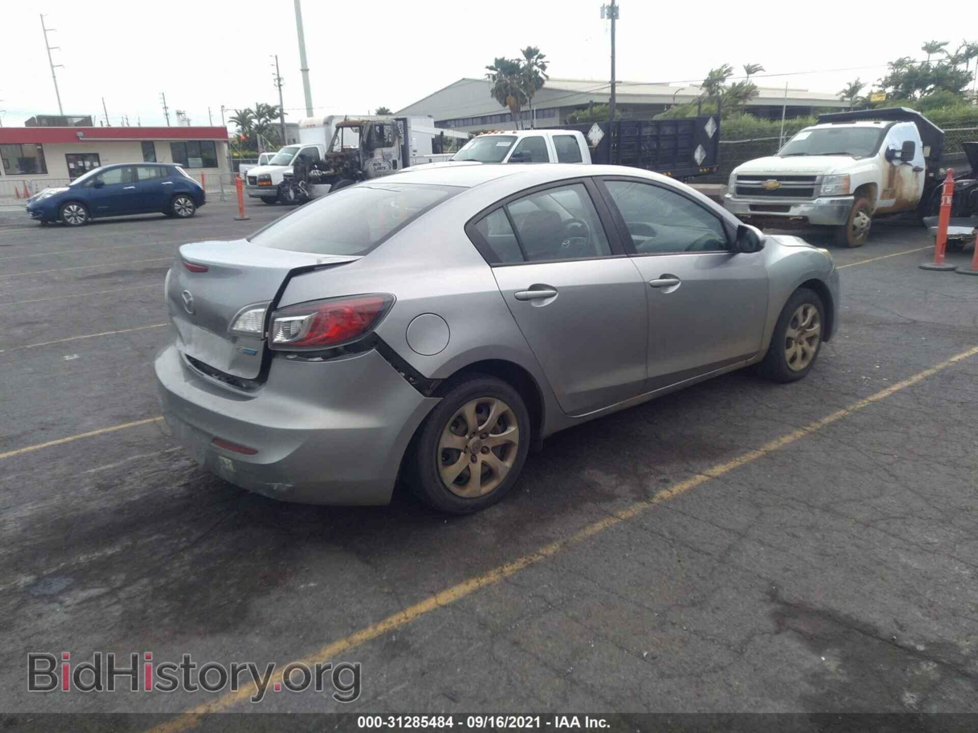 2013 MAZDA MAZDA3 - VIN: JM1BL1U7XD1831759 - Фото 4